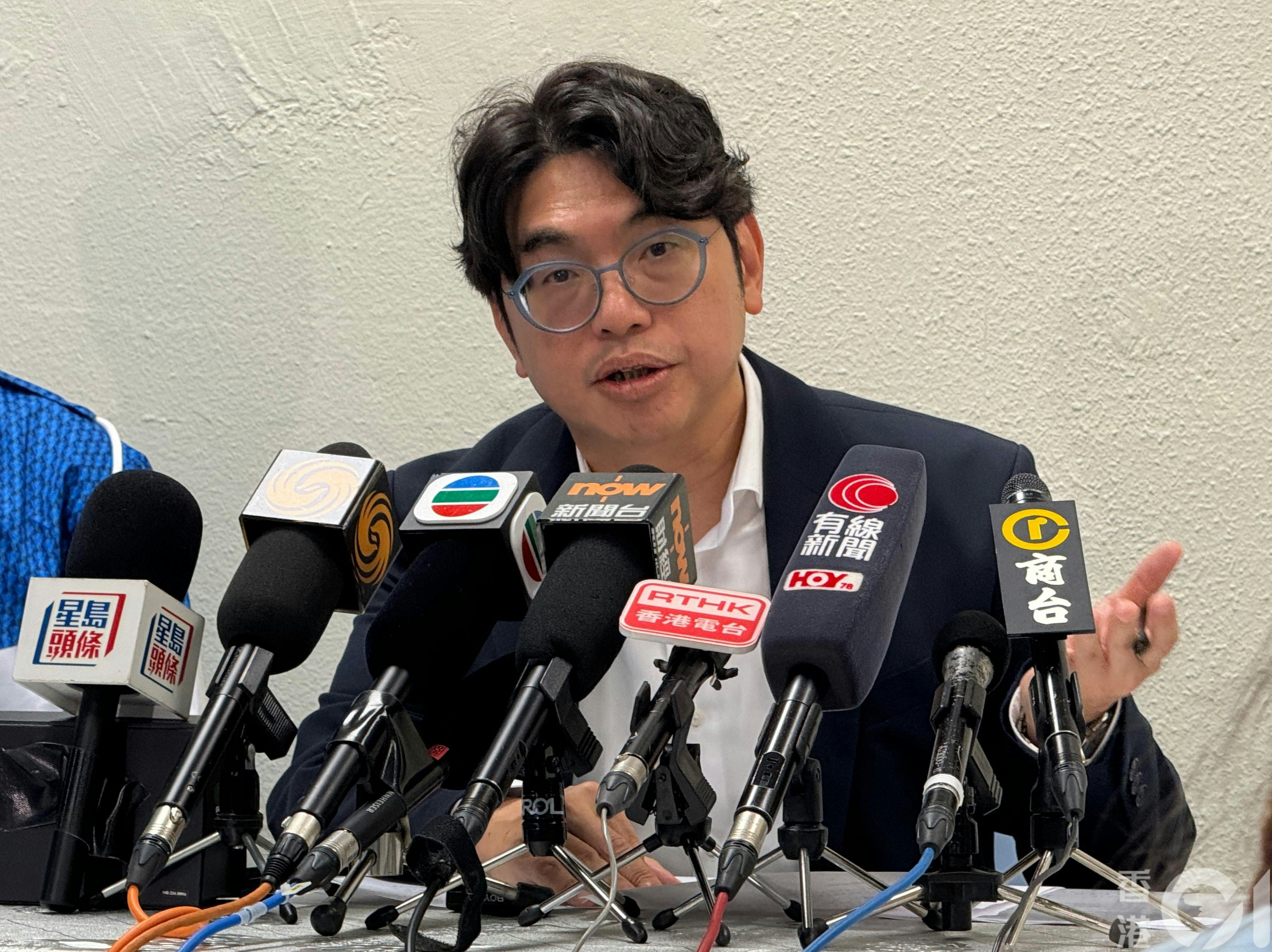 皇后山邨食水瀝青黑點—水務署長黃恩諾聯房署副署長下午4:30交代