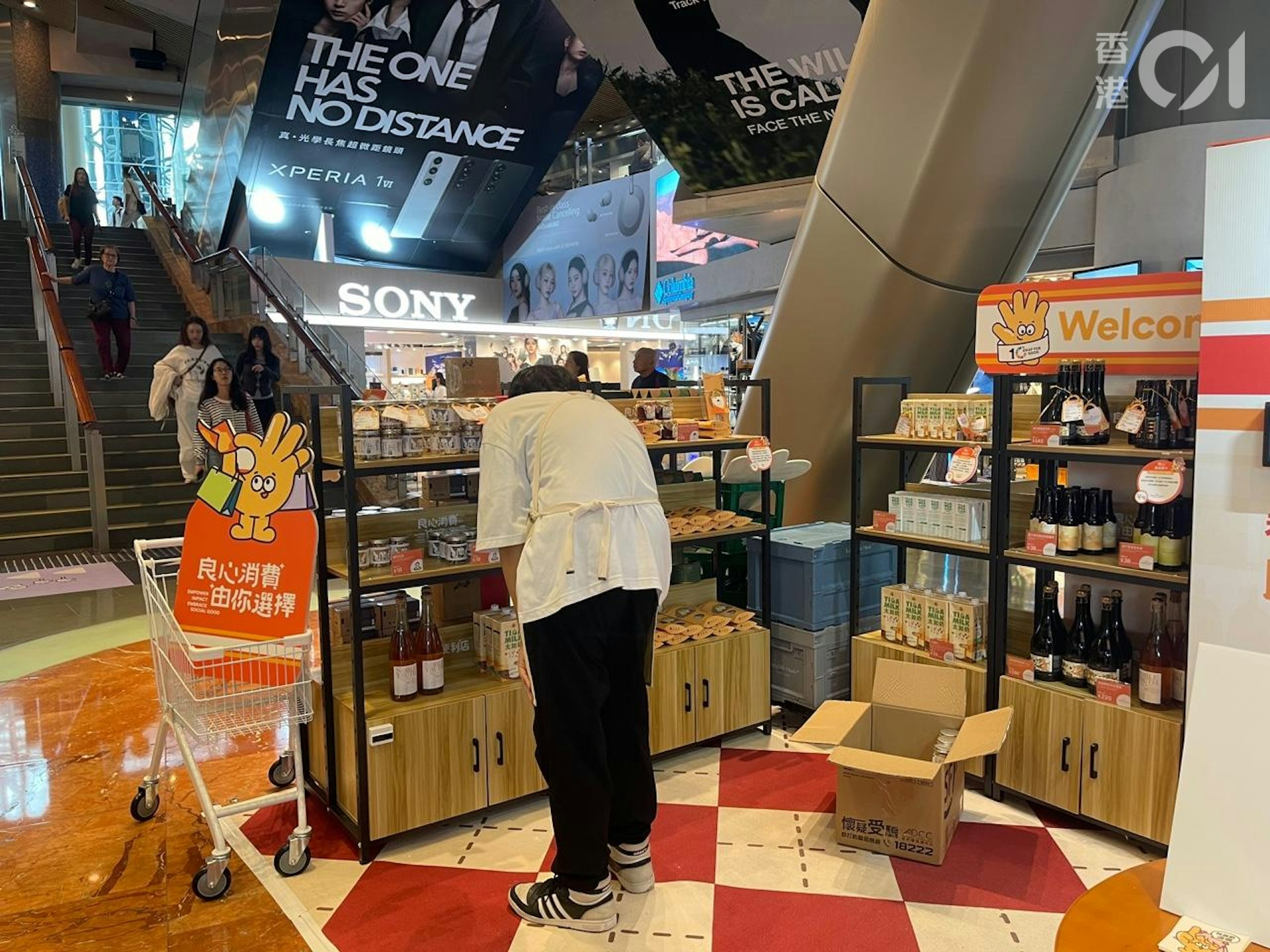 「良心便利店」11月4日於旺角朗豪坊開張,出售6間本地社企的產品。(洪戩昊攝) 「良心便利店」11月4日於旺角朗豪坊開張,出售6間本地社企的產品。(洪戩昊攝)