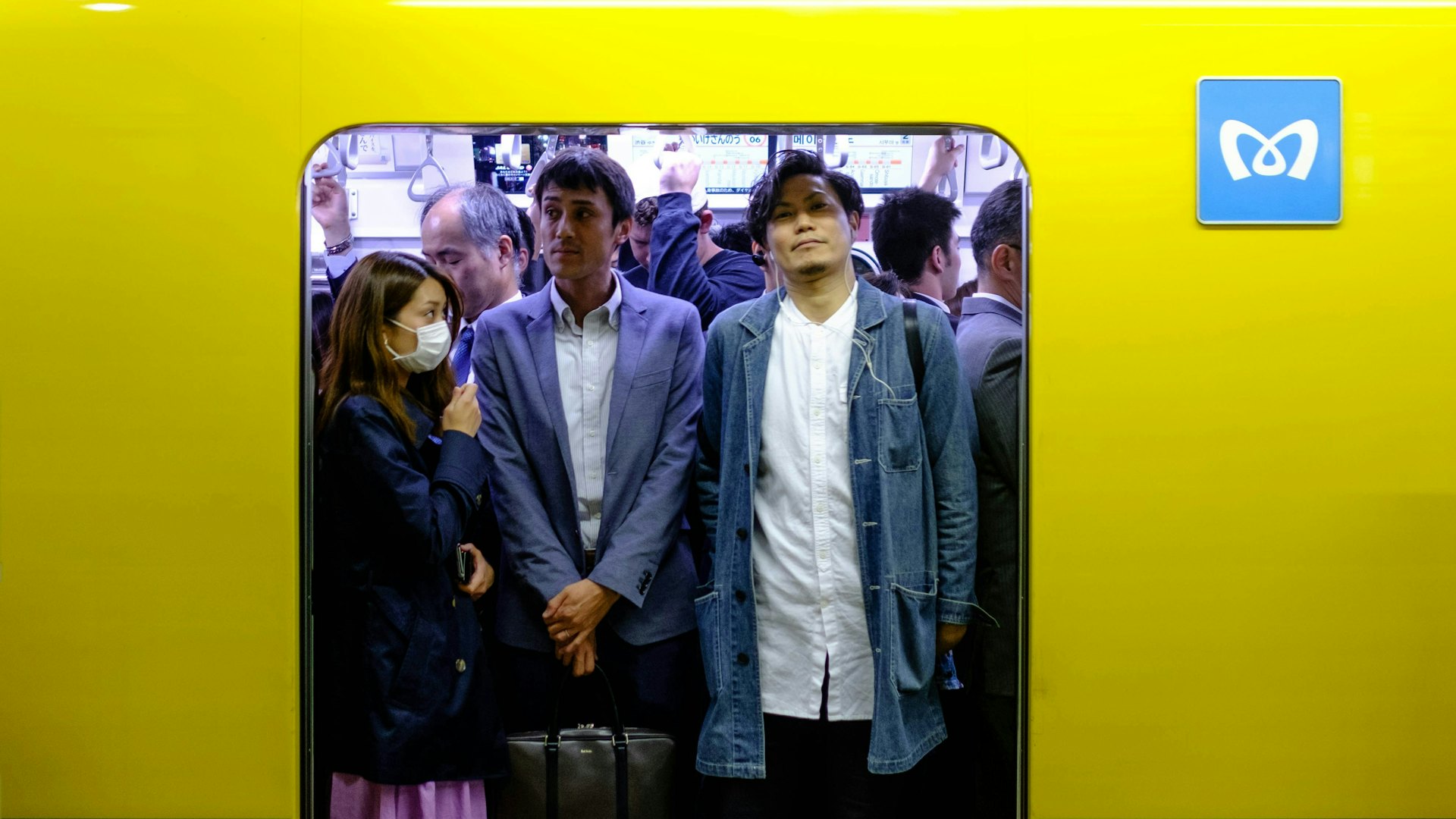 日本電車「3中國遊客霸8個關愛座」無視拐杖老婆婆 一句惹怒全網 日本電車「3中國遊客霸8個關愛座」無視拐杖老婆婆 一句惹怒全網