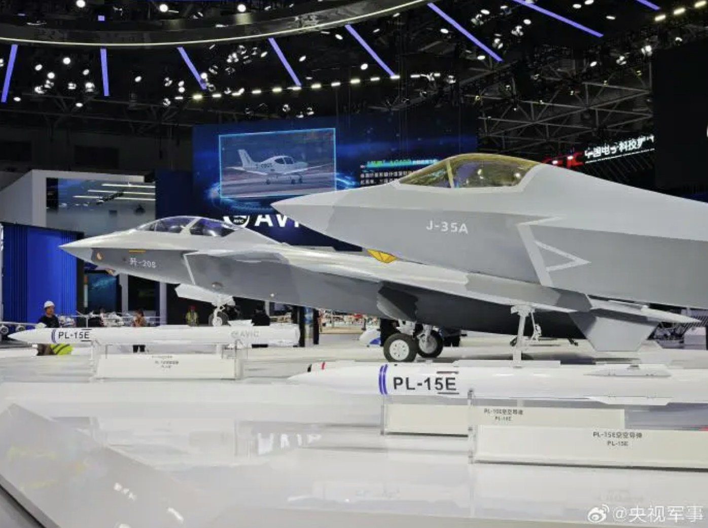 殲-20與殲-35模型亮相。
