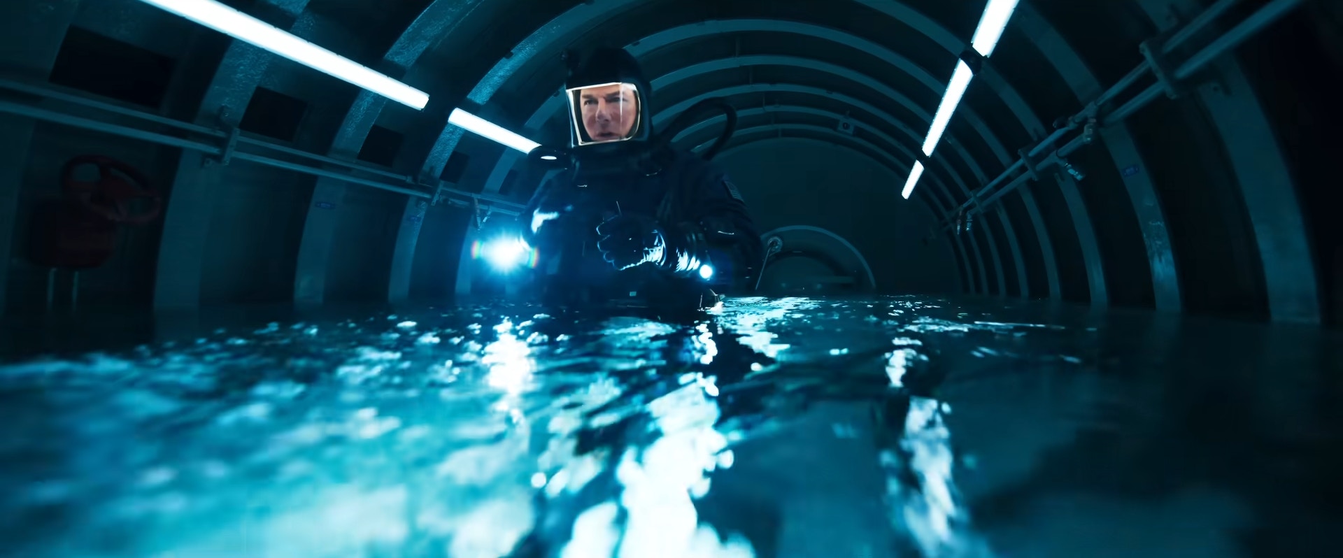 職業特工隊8︱兩張絕密劇照流出湯告魯斯又玩命徒手懸吊飛機下