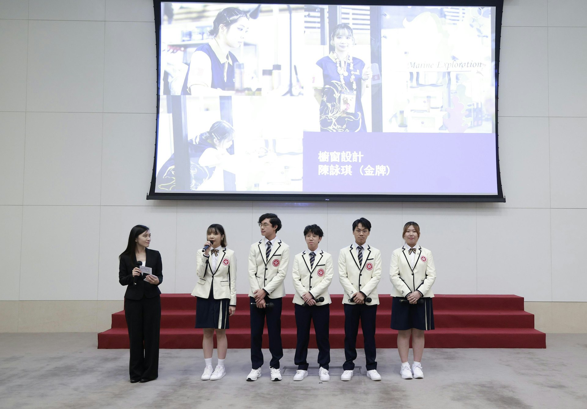 「櫥窗設計」項目金牌得主陳詠琪( 左二 )分享難忘的比賽經歷。( 職業訓練局提供 ) 「櫥窗設計」項目金牌得主陳詠琪( 左二 )分享難忘的比賽經歷。( 職業訓練局提供 )