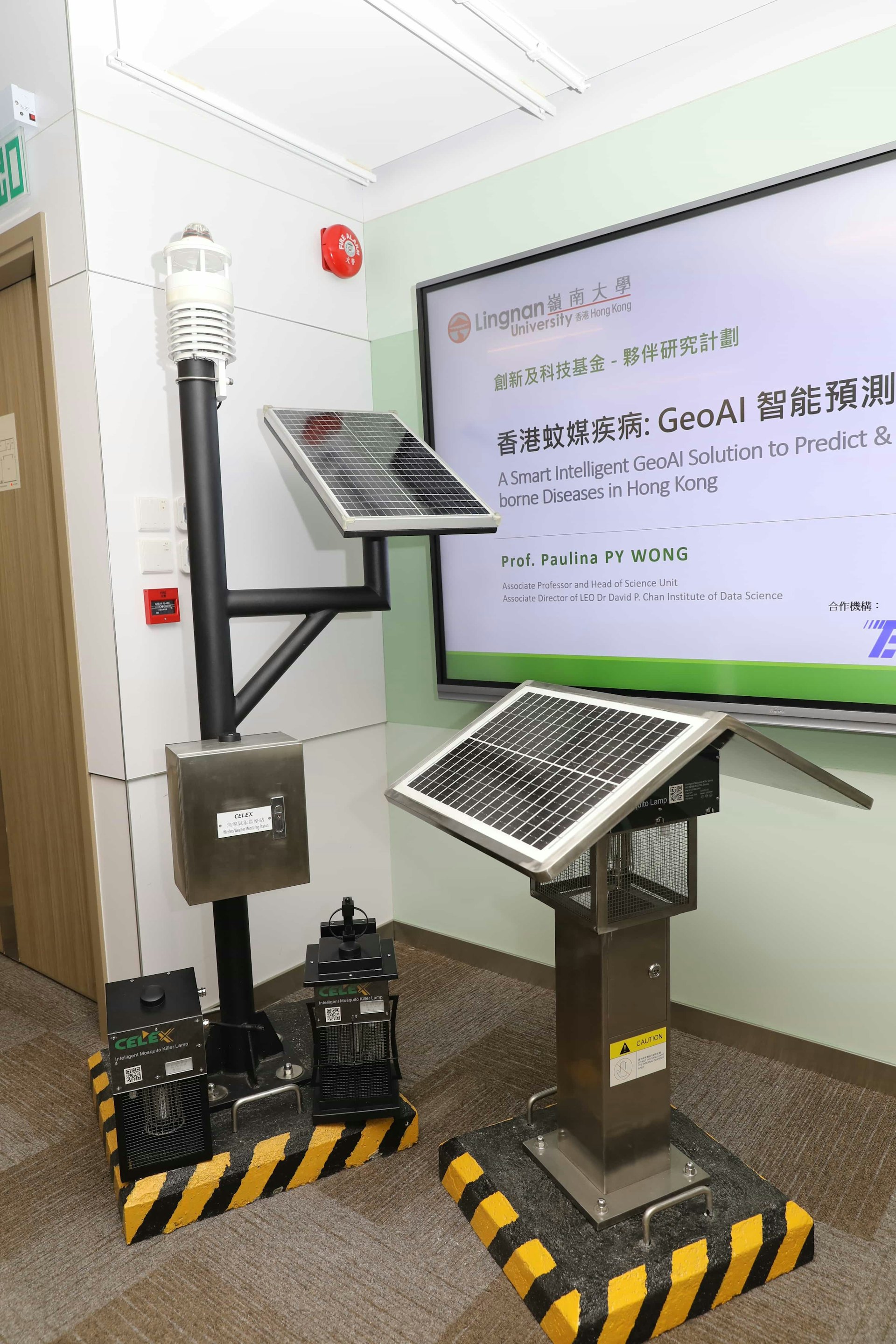 香港首創蚊患預報系統由嶺大科學教研組研發,為市民提供「蚊患風險指數」及「蚊患風險地圖」,從而能避開蚊患嚴重的地區。 香港首創蚊患預報系統由嶺大科學教研組研發,為市民提供「蚊患風險指數」及「蚊患風險地圖」,從而能避開蚊患嚴重的地區。