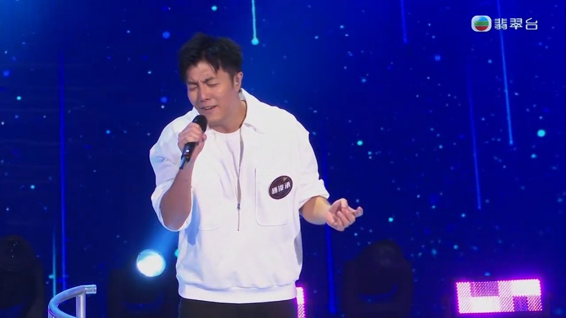英俊嘅男孩，演員，配音演員，藝術家摘要寫真集 前男子組合成員出道16年再戰「中年」 一開口歌聲美妙到令人驚嘆