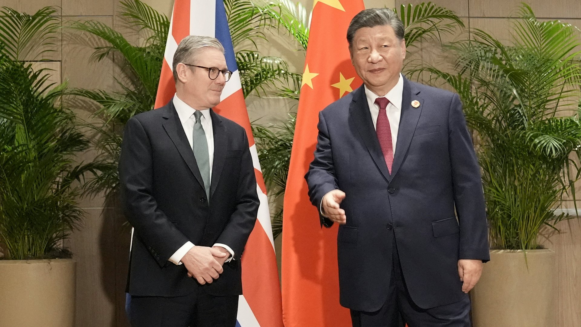 英國大概還不知道,在中美間中立不成必遭混合雙打