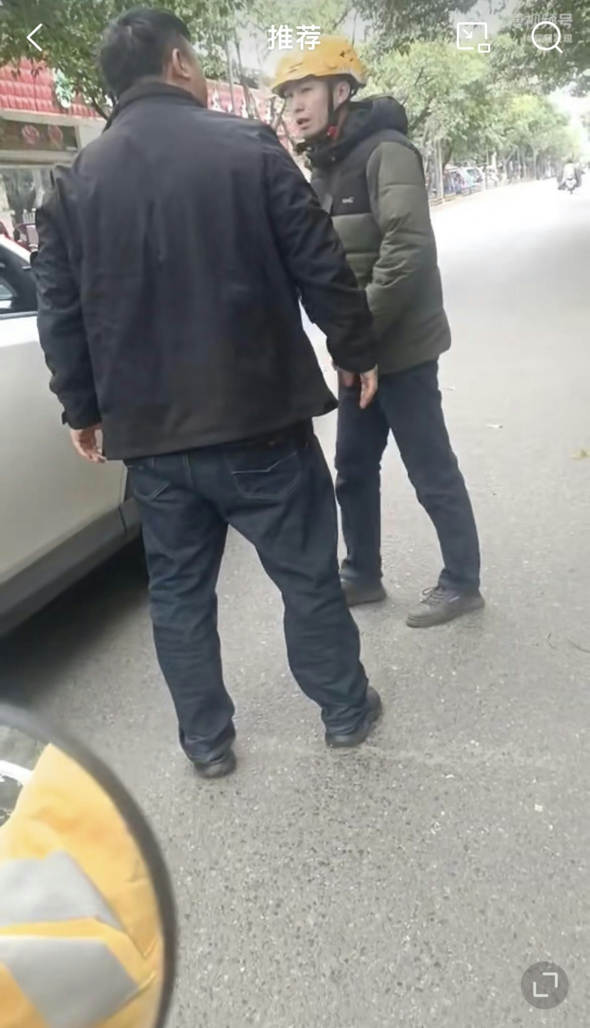 兩名男子發生爭執。(影片截圖) 兩名男子發生爭執。(影片截圖)