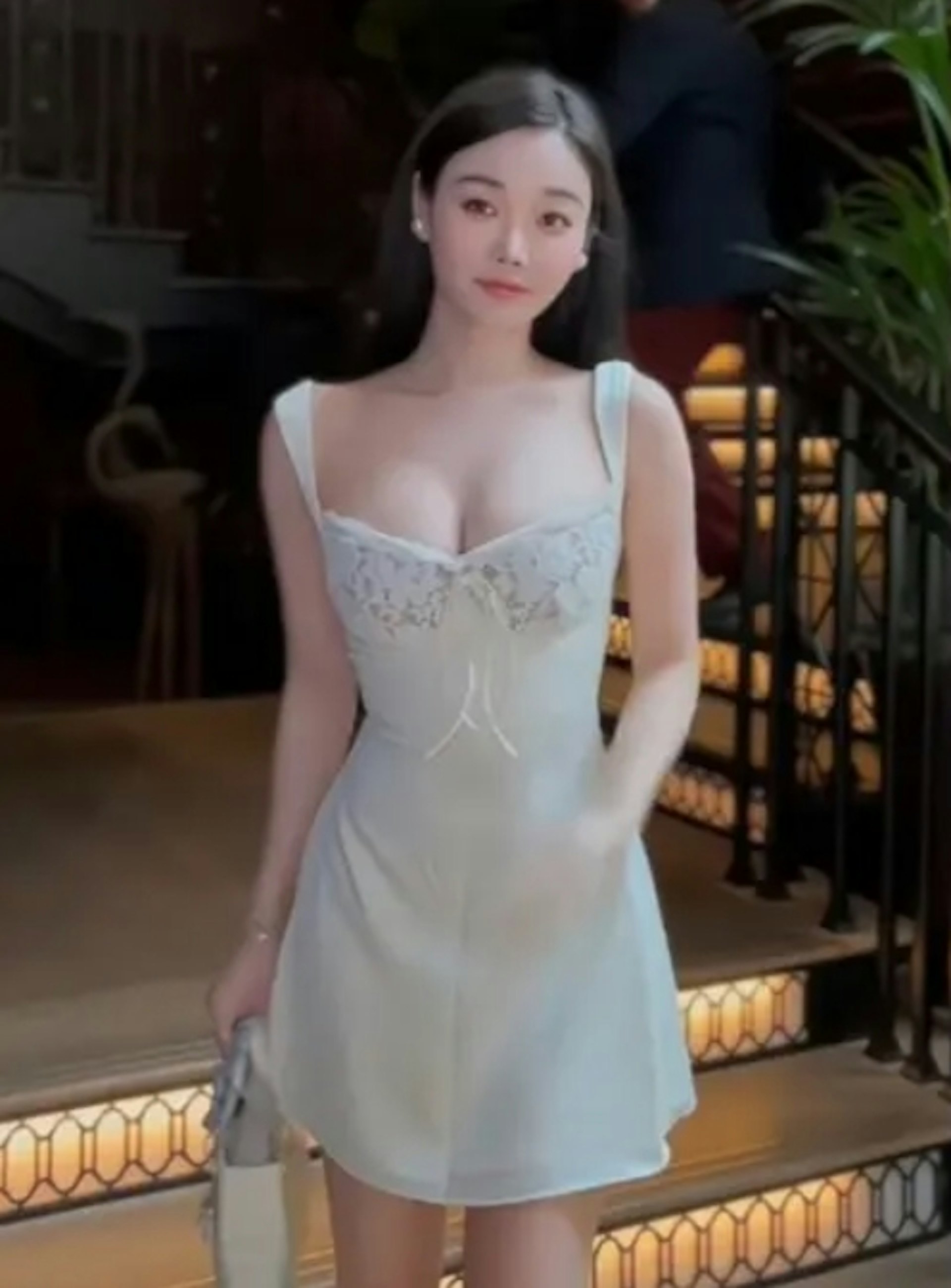 大陸網紅「雅典娜liya」擁有百萬粉絲,外型甜美(微博@雅典娜liya)