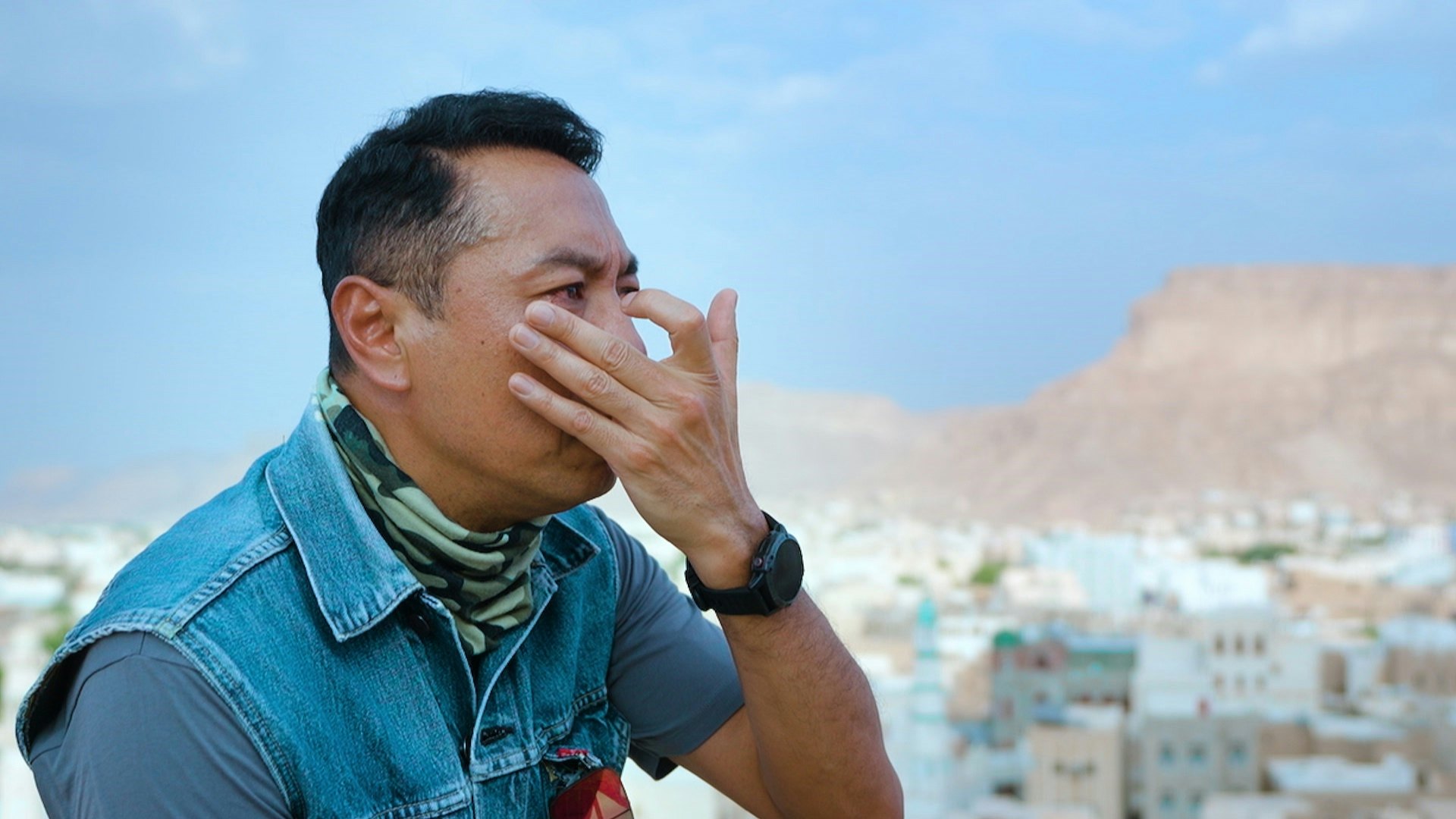 講起家人,「鐵漢」黑哥姜皓文都忍唔住落下男兒淚。 講起家人,「鐵漢」黑哥姜皓文都忍唔住落下男兒淚。