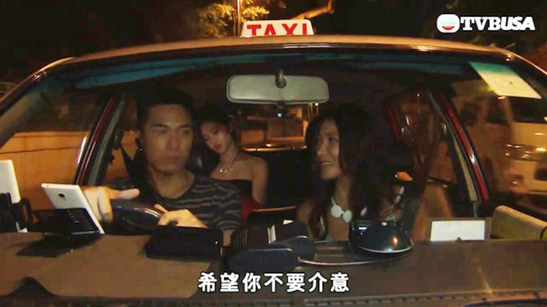 的士司機碰上「艷遇」?(《降魔的》劇照) 的士司機碰上「艷遇」?(《降魔的》劇照)