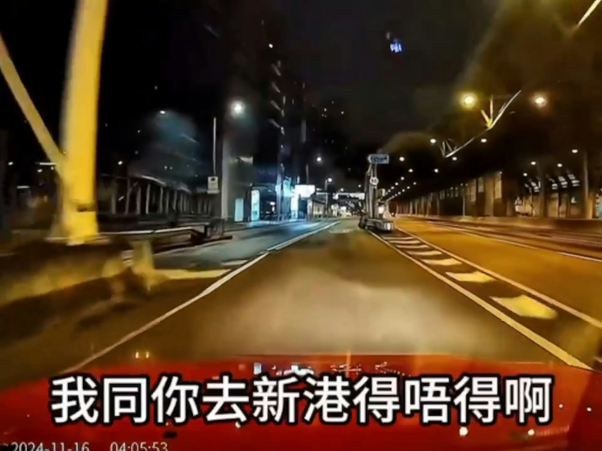 女乘客邀請的士司機去酒店,明言「益咗你啦」。(影片截圖) 女乘客邀請的士司機去酒店,明言「益咗你啦」。(影片截圖)