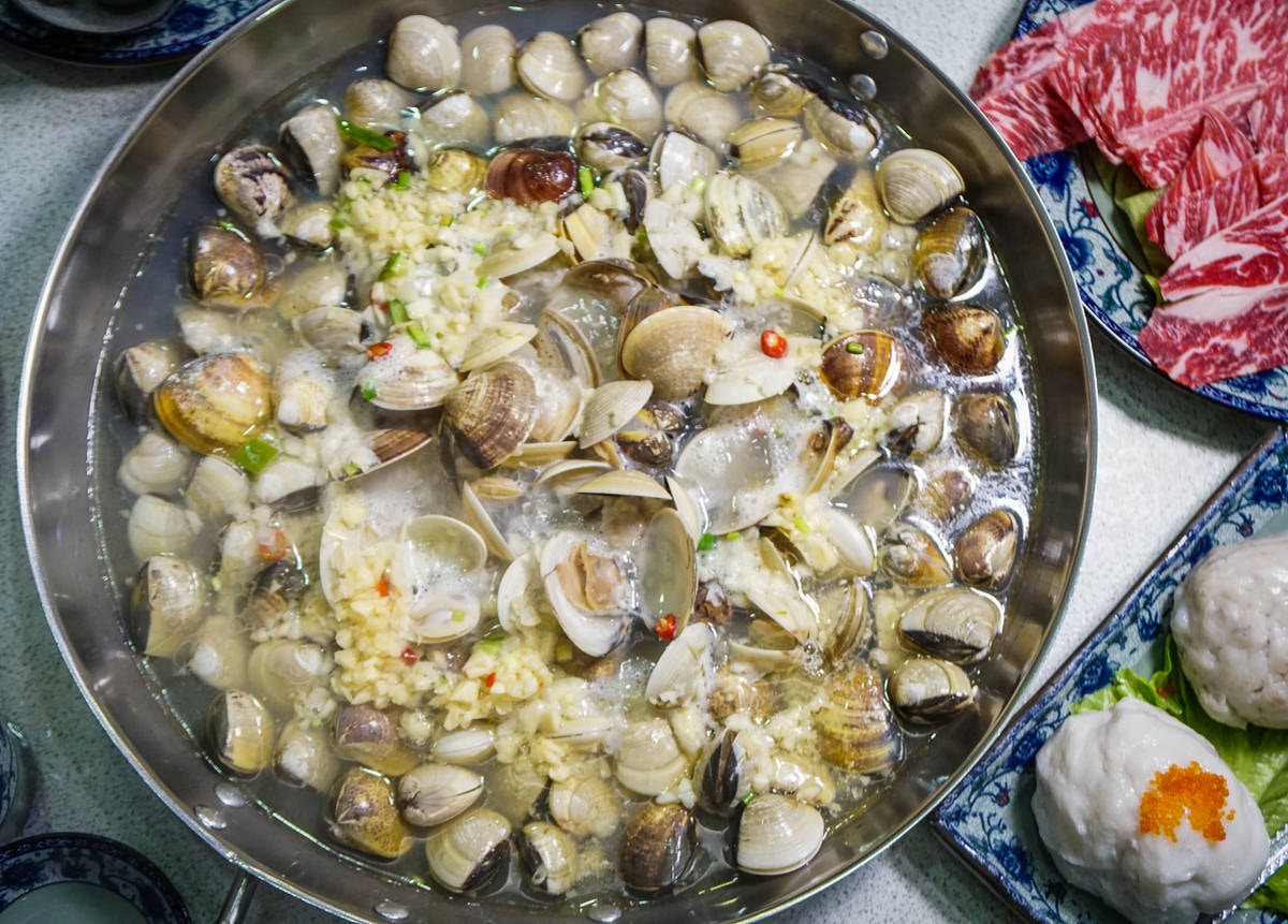 澳門下環的「贏到粥」以卜卜蜆聞名。（美食好芃友＠網上圖片）
