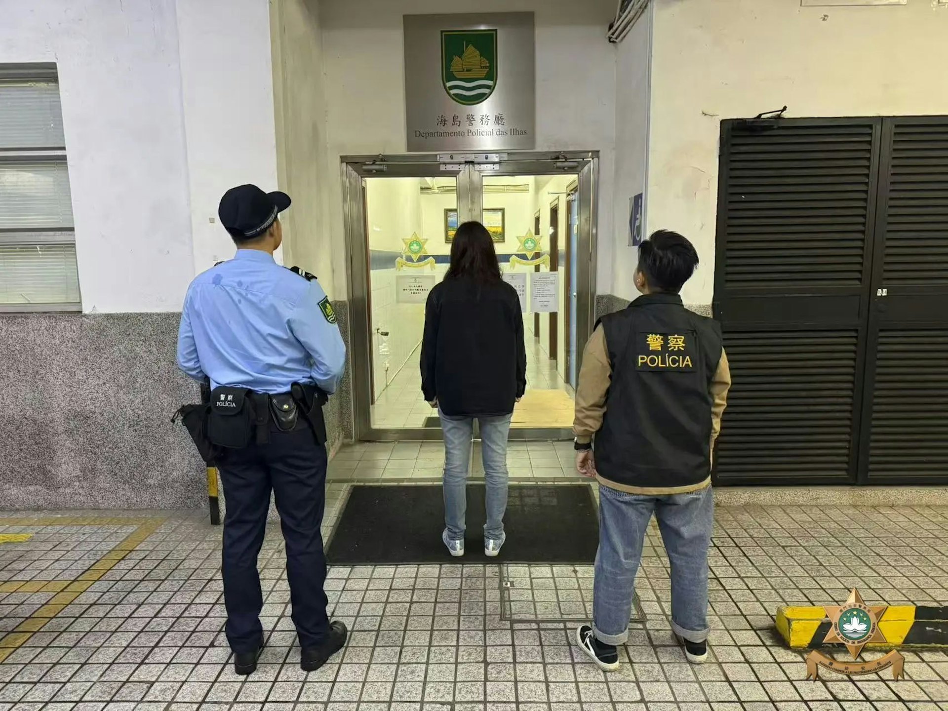 涉案被捕的香港女子。(澳門治安警察局圖片) 涉案被捕的香港女子。(澳門治安警察局圖片)
