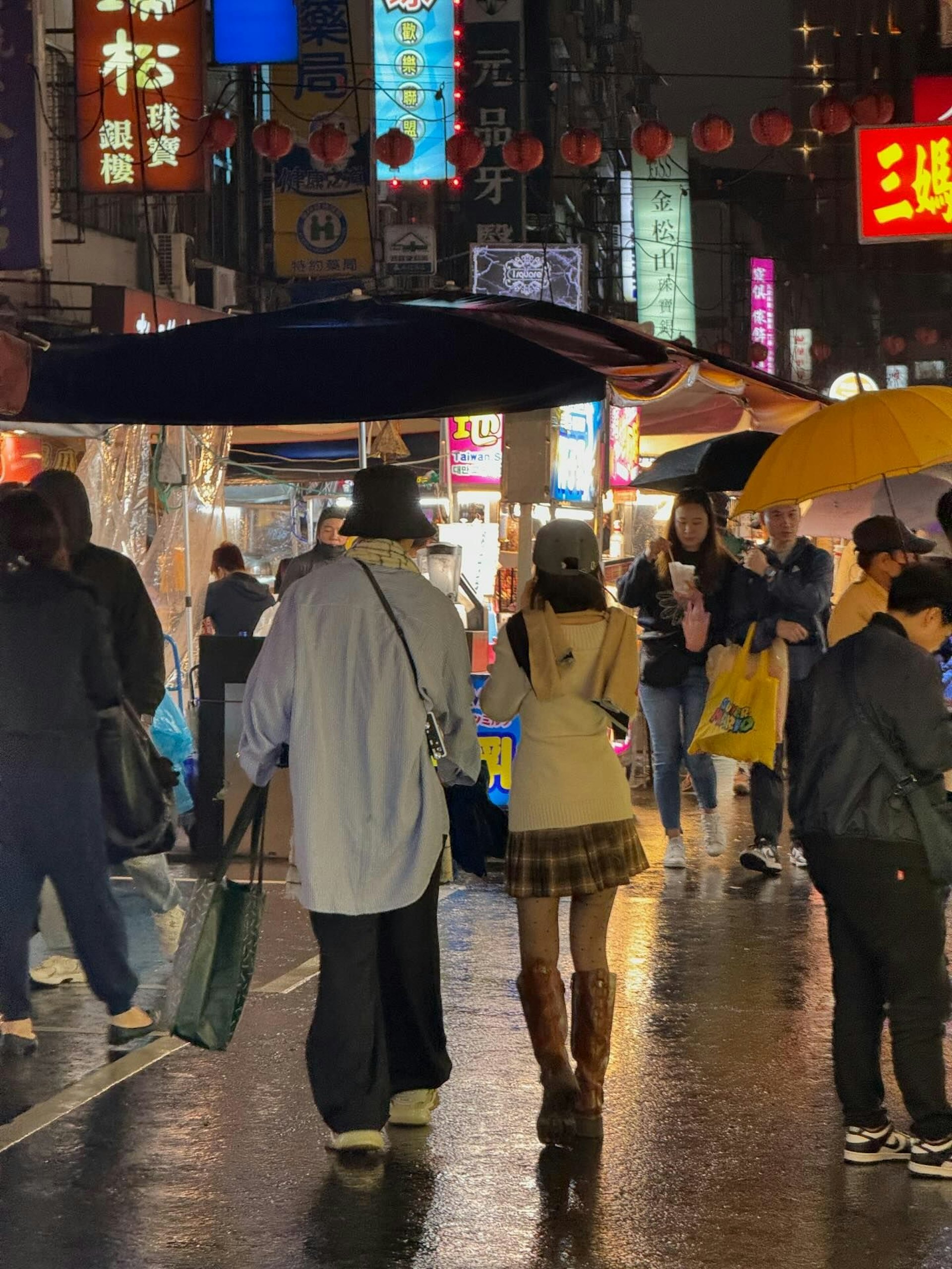 網上突然流傳數張指是Edan與明禎的照片。(網上圖片) 網上突然流傳數張指是Edan與明禎的照片。(網上圖片)