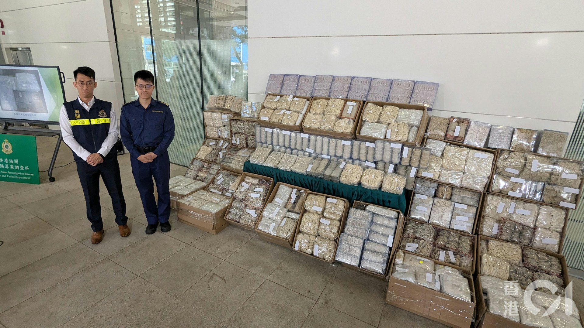 海關破最大宗陸路走私燕窩案 檢$3200萬高價值燕盞 拘貨車司機 海關破最大宗陸路走私燕窩案 檢$3200萬高價值燕盞 拘貨車司機