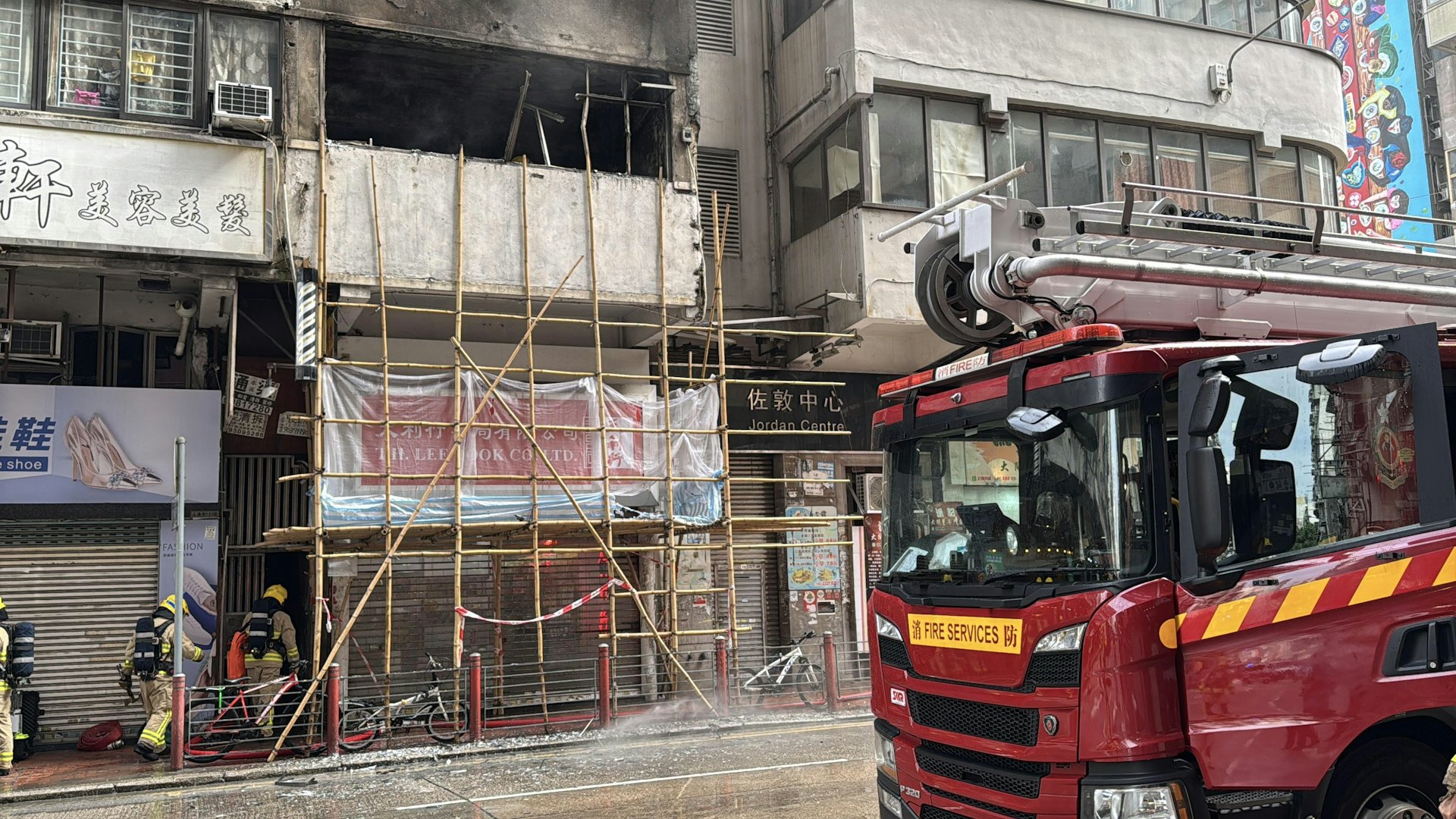 消防到場迅速將火救熄。(翁鈺輝攝) 消防到場迅速將火救熄。(翁鈺輝攝)