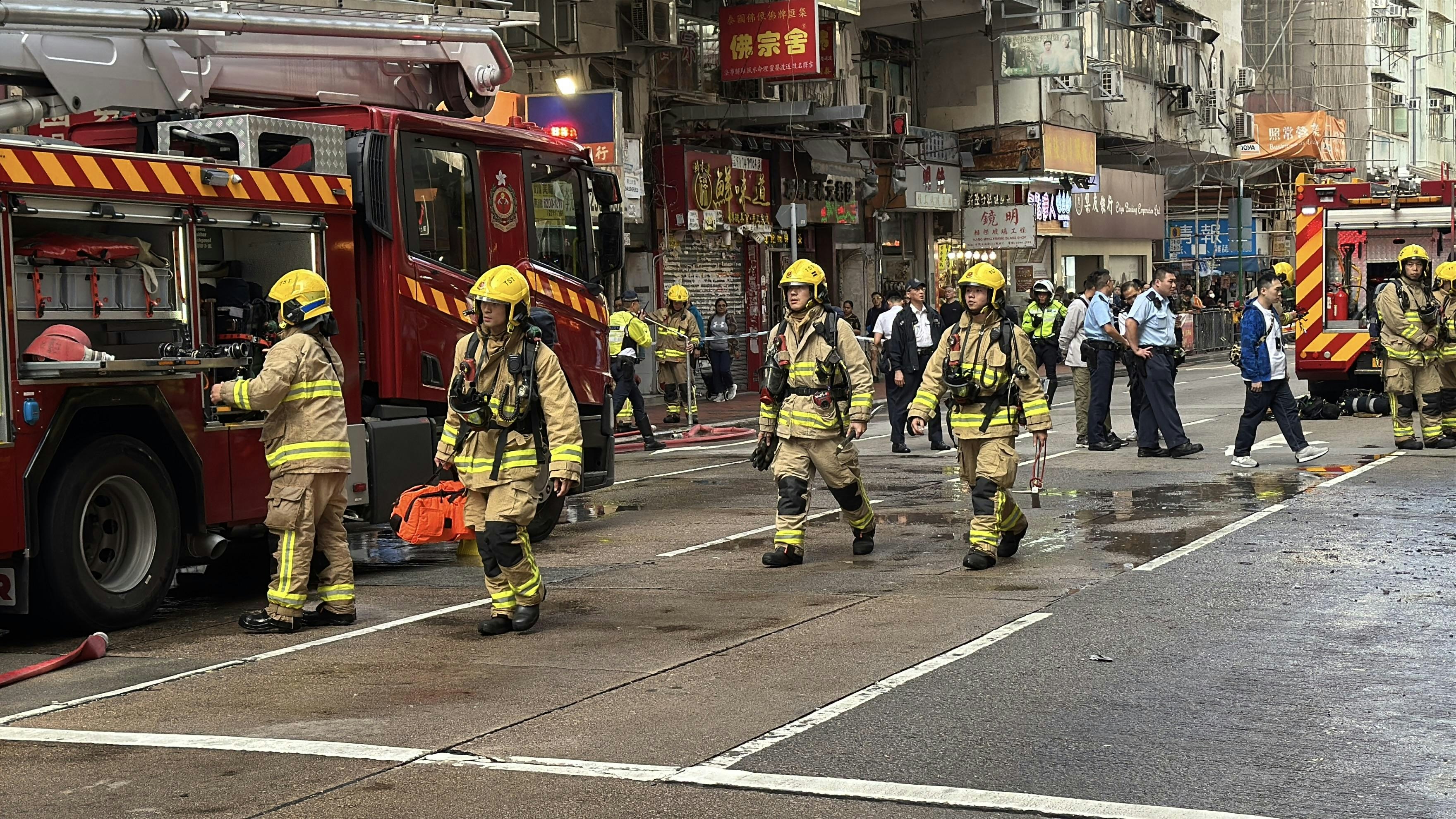 受火警影響，上海街及一段佐敦道交通受阻。（翁鈺輝攝）