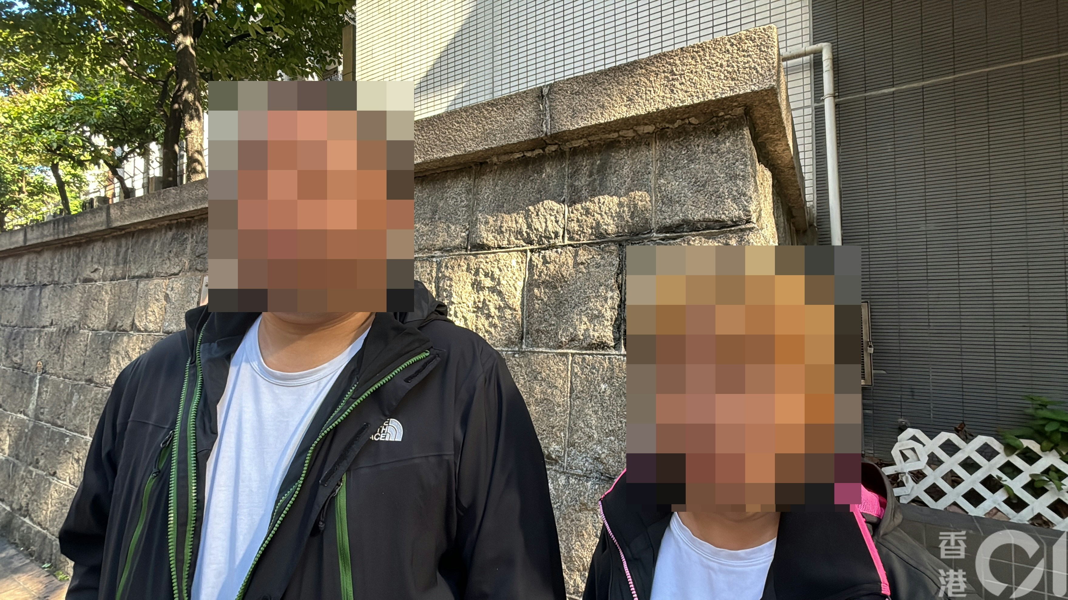 兩名金記冰室員工指公司一直拖欠薪金。(羅敏妍攝) 兩名金記冰室員工指公司一直拖欠薪金。(羅敏妍攝)