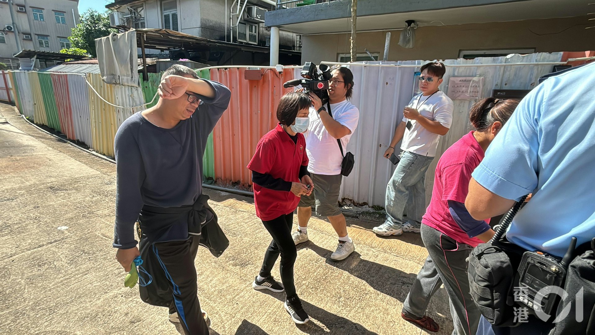 院舍職員協助調查。(馬耀文攝) 院舍職員協助調查。(馬耀文攝)