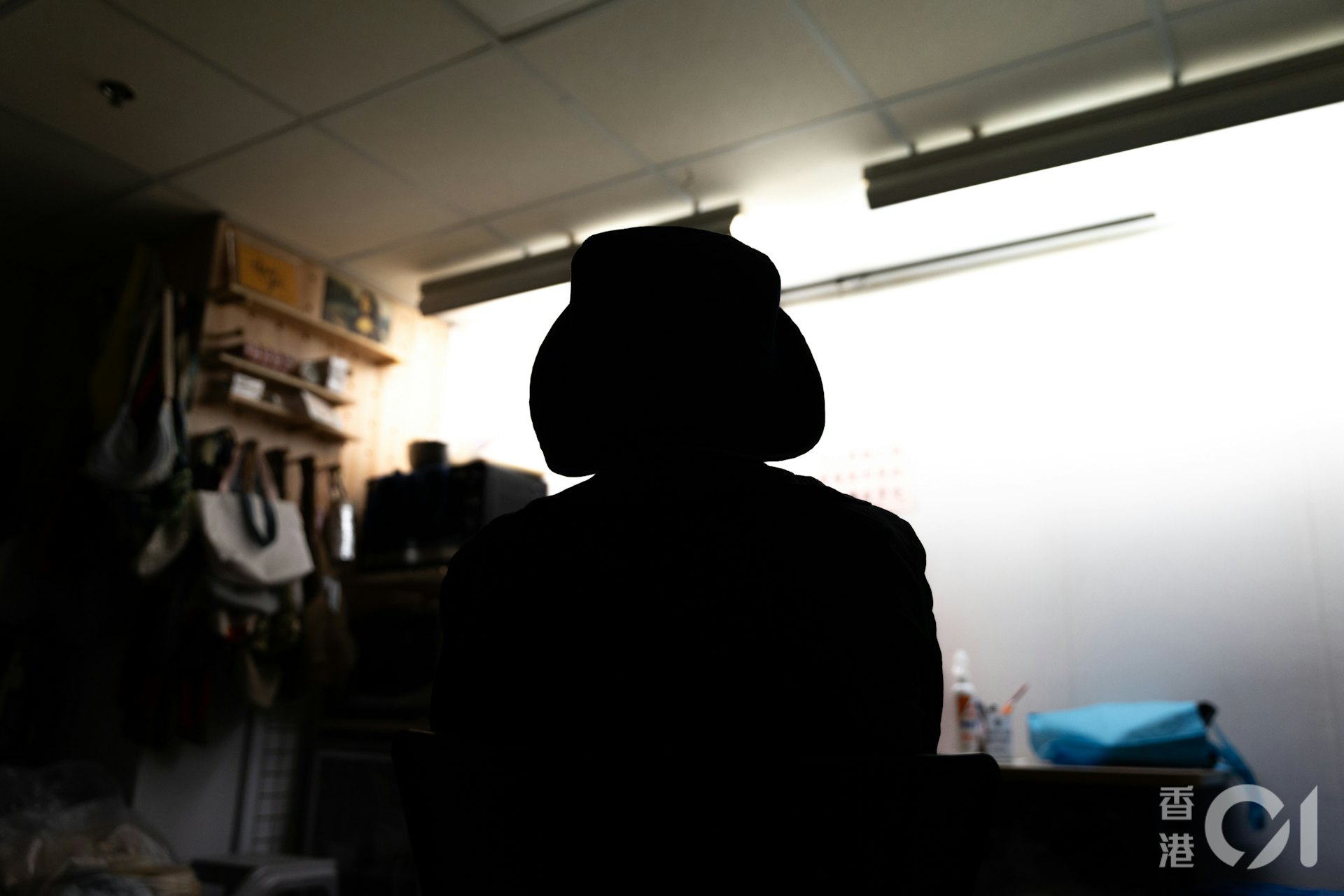 敏敏每月出糧後,都要「回水」給僱主,合約上寫的月薪約1.3萬元,實際「落袋」僅約9000元。(梁鵬威攝) 敏敏每月出糧後,都要「回水」給僱主,合約上寫的月薪約1.3萬元,實際「落袋」僅約9000元。(梁鵬威攝)