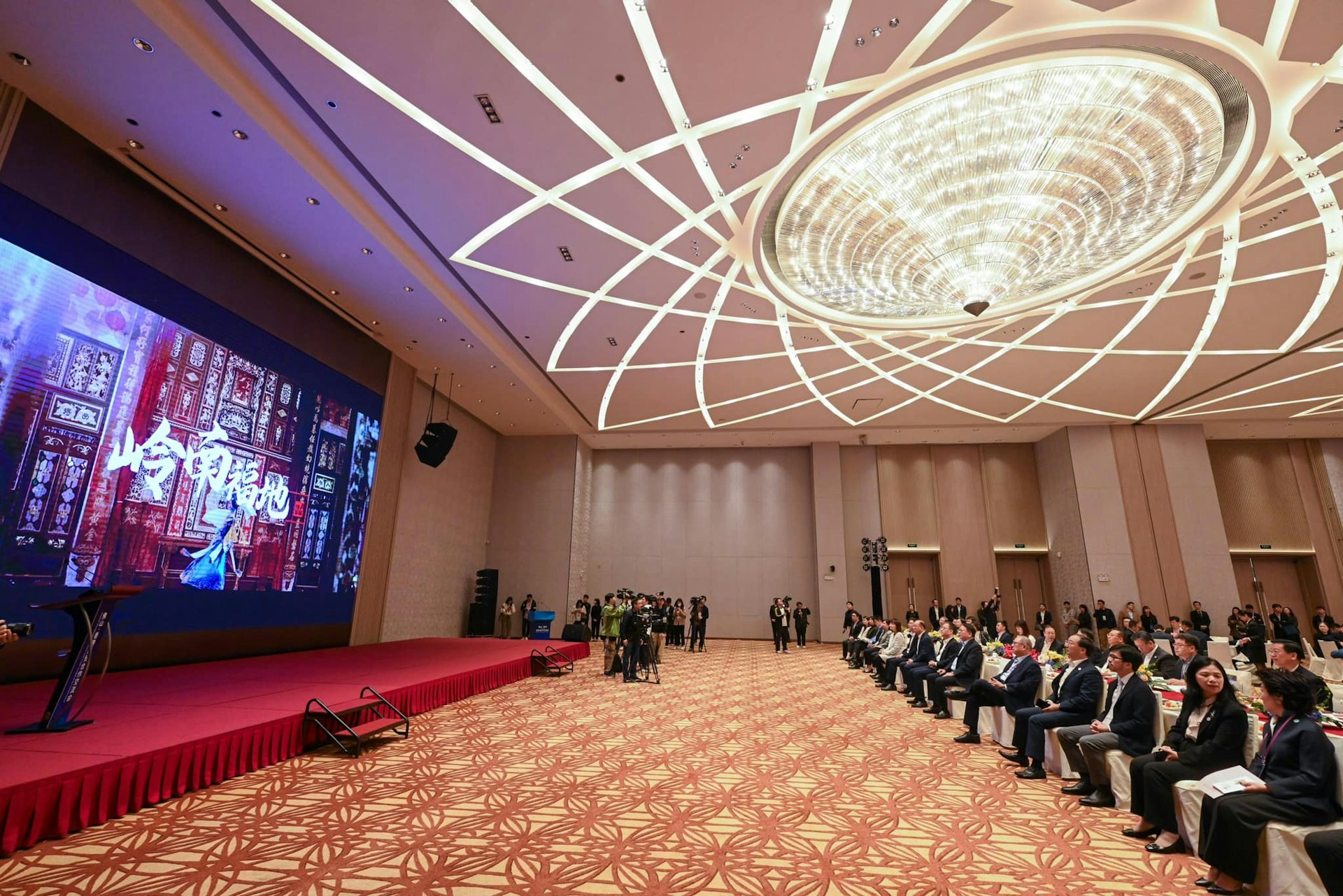 特區政府與香港工商界大灣區考察團第二日行程。(陳國基Facebook) 特區政府與香港工商界大灣區考察團第二日行程。(陳國基Facebook)