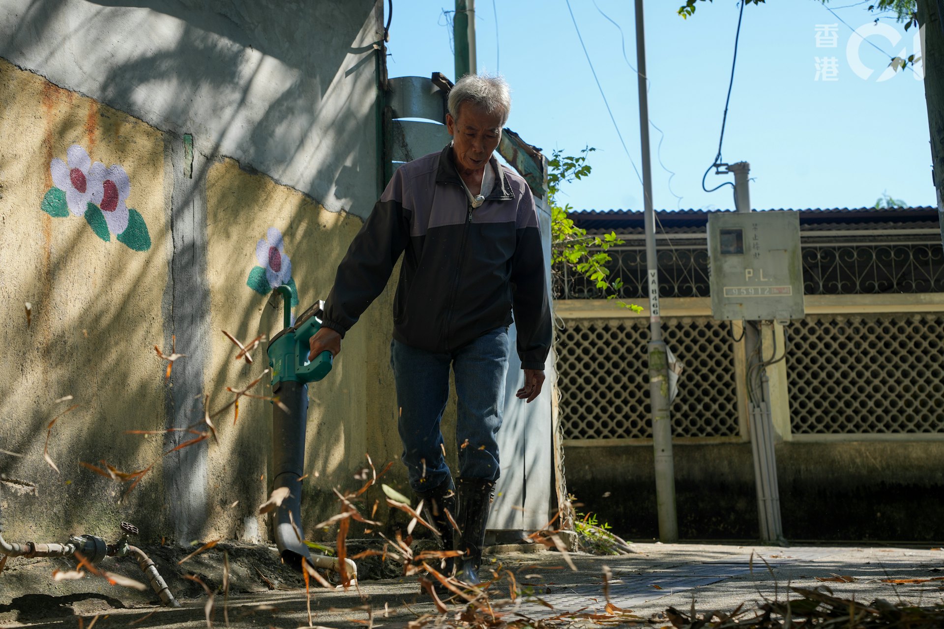 何桂華在石湖新村牧洋近20年。(黃浩謙攝) 何桂華在石湖新村牧洋近20年。(黃浩謙攝)