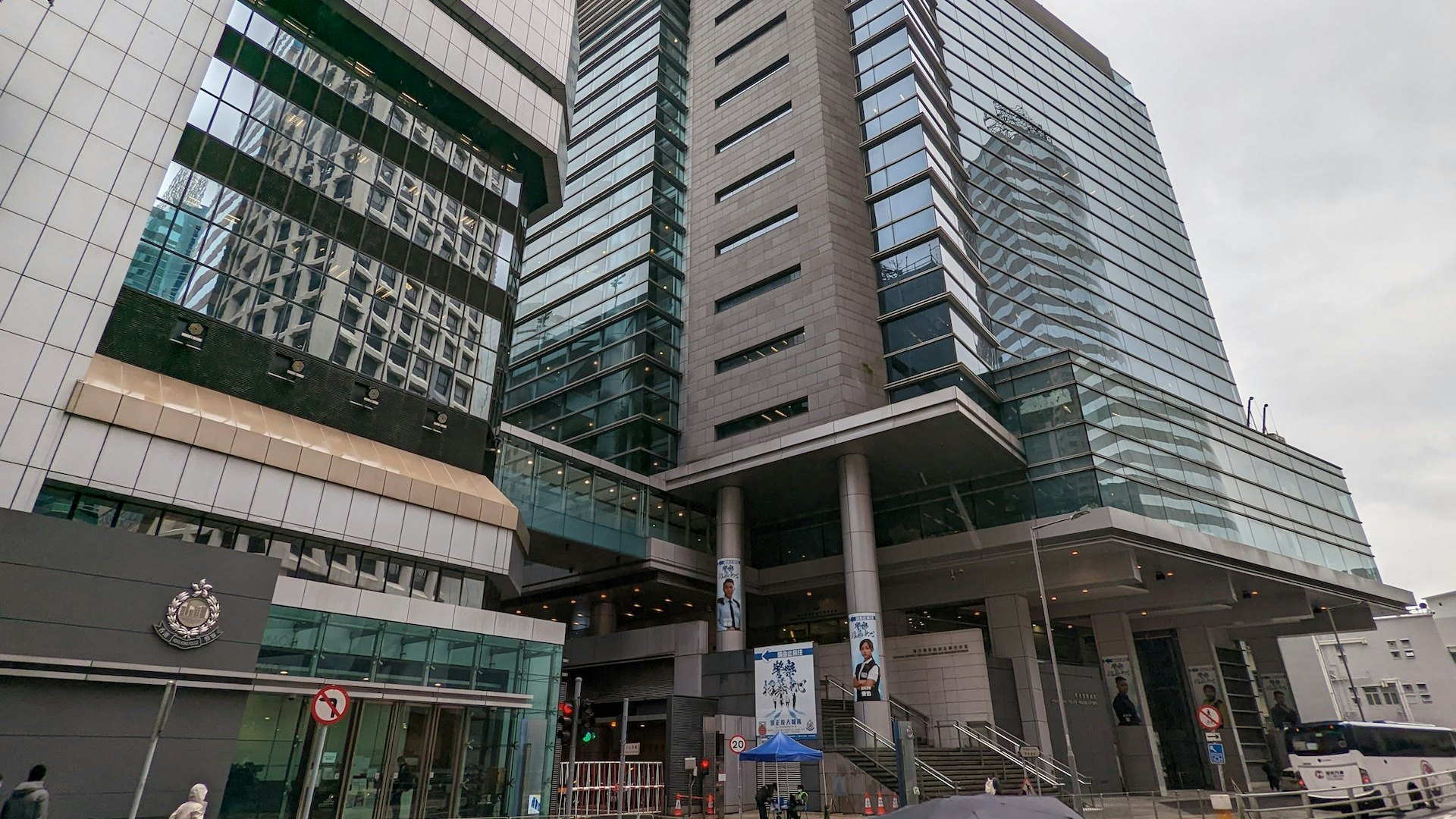 3名非洲男女涉販毒 「O記」八鄉拉人 檢冰毒可卡因值2千萬 3名非洲男女涉販毒 「O記」八鄉拉人 檢冰毒可卡因值2千萬