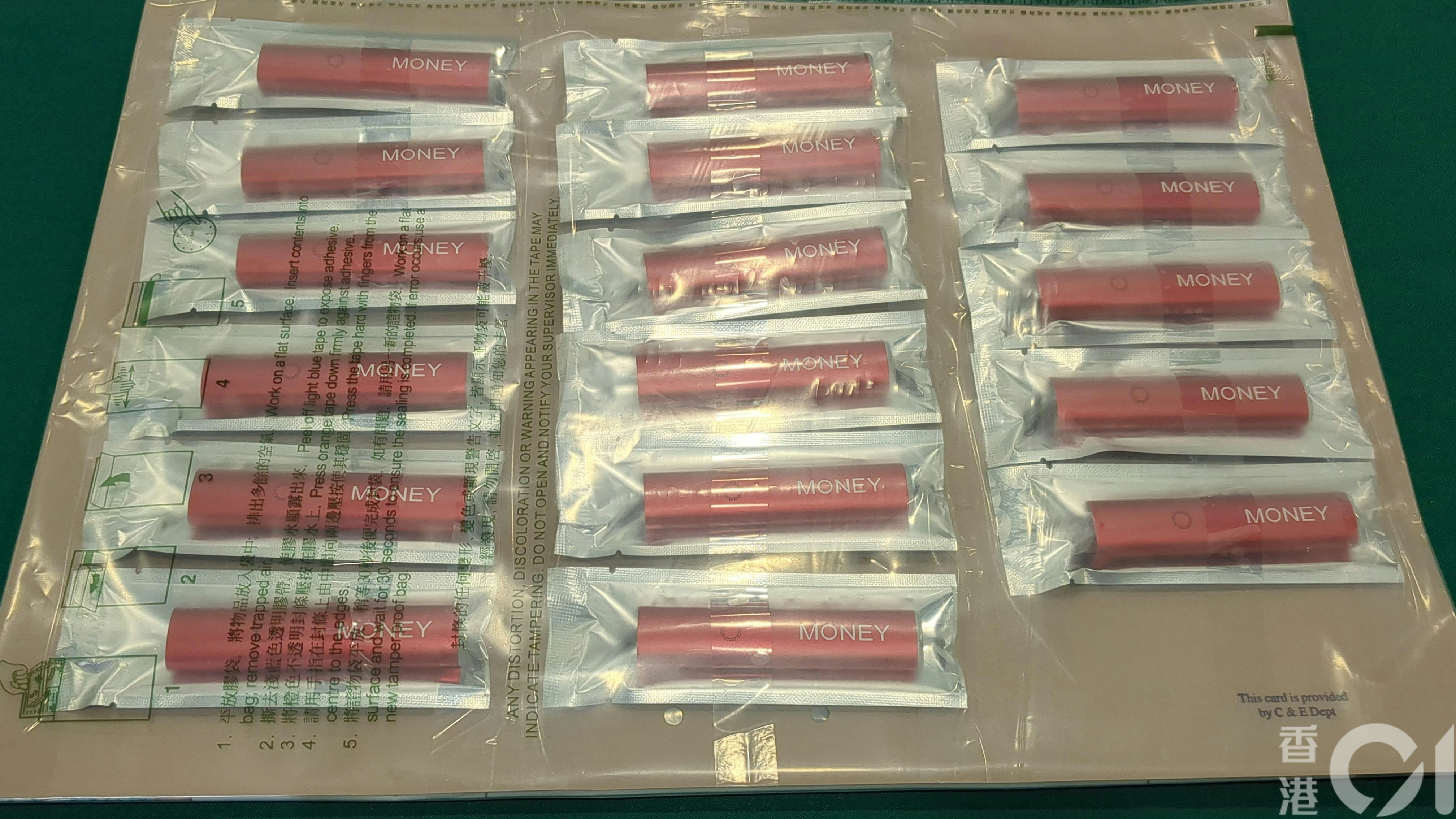 行動中檢獲電子煙機。(黃偉民攝) 行動中檢獲電子煙機。(黃偉民攝)