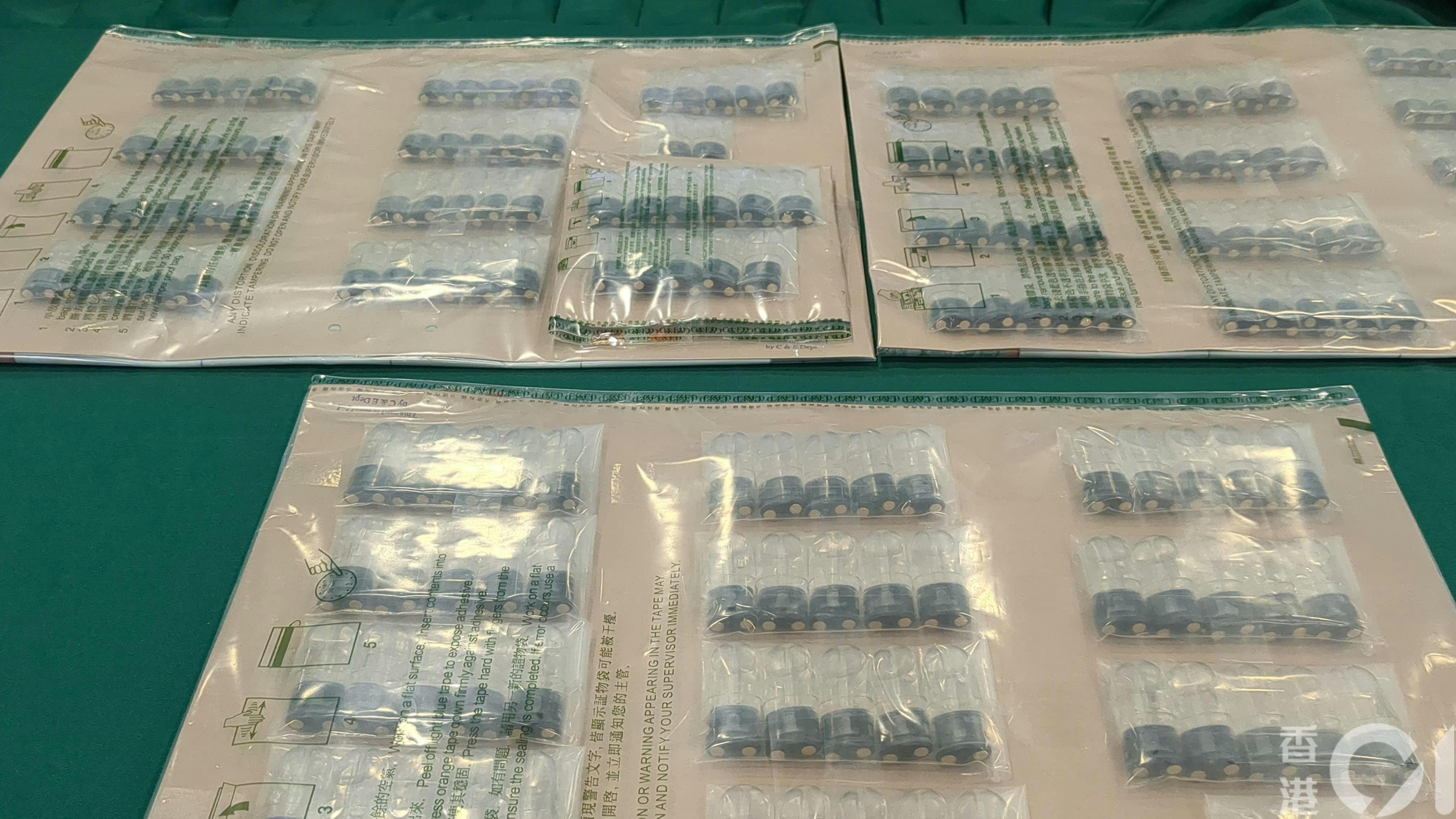 行動中檢獲191粒太空油煙彈。(黃偉民攝) 行動中檢獲191粒太空油煙彈。(黃偉民攝)