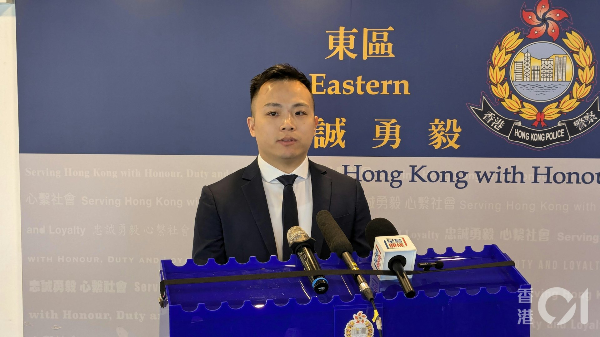 葉启航提醒巿民,提取大量鈔票要妥為保管,保持警覺。(黃偉民攝) 葉启航提醒巿民,提取大量鈔票要妥為保管,保持警覺。(黃偉民攝)