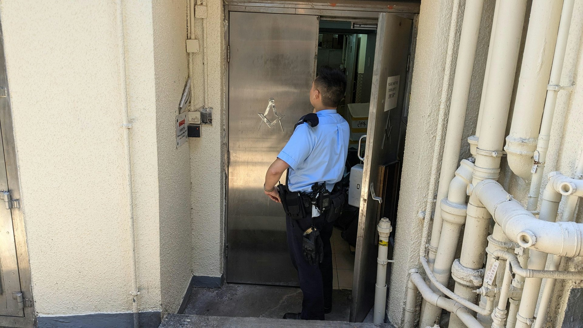 警員到場調查。(黃偉民攝) 警員到場調查。(黃偉民攝)