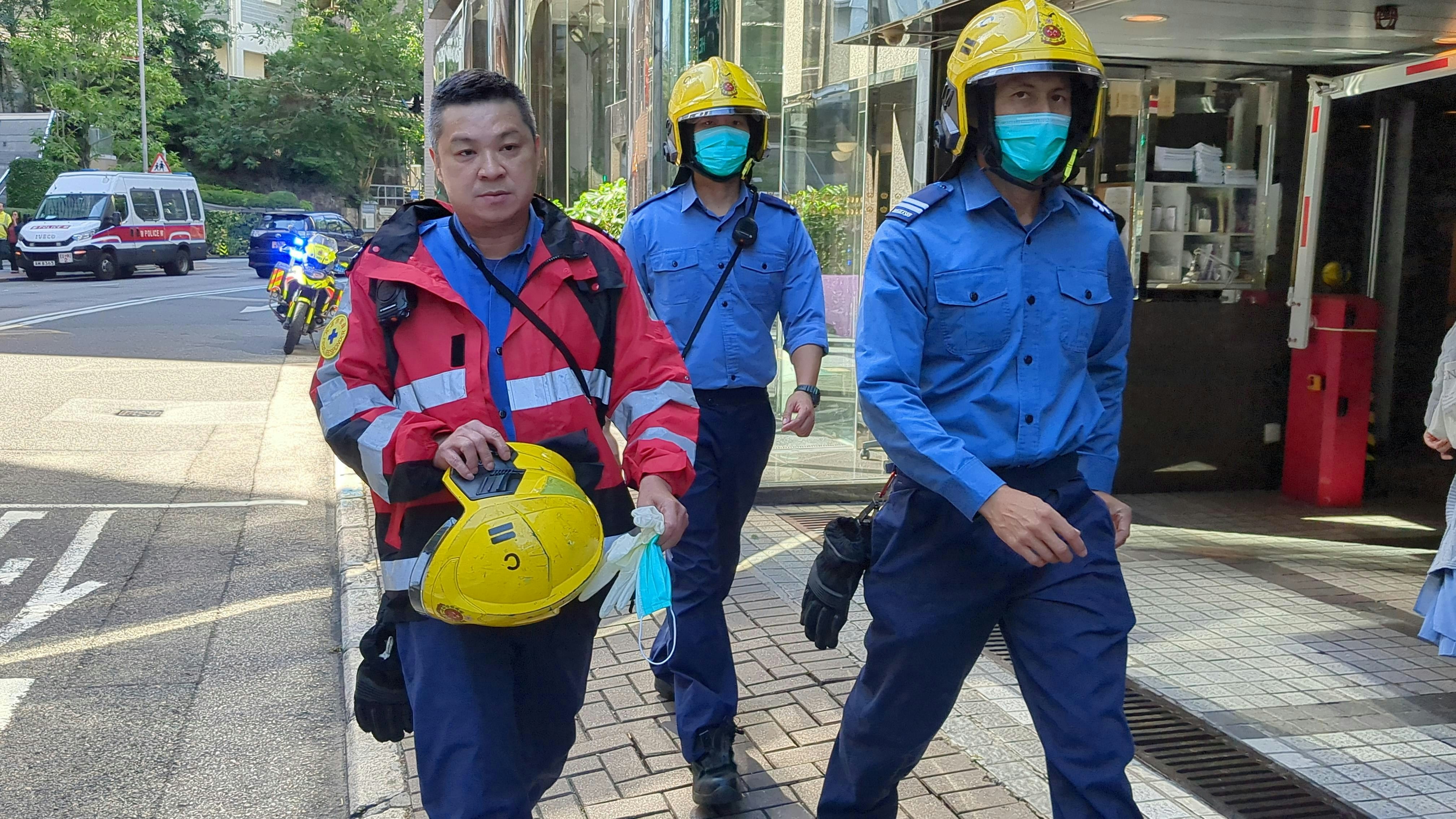 消防員到場協助。（黃偉民攝）