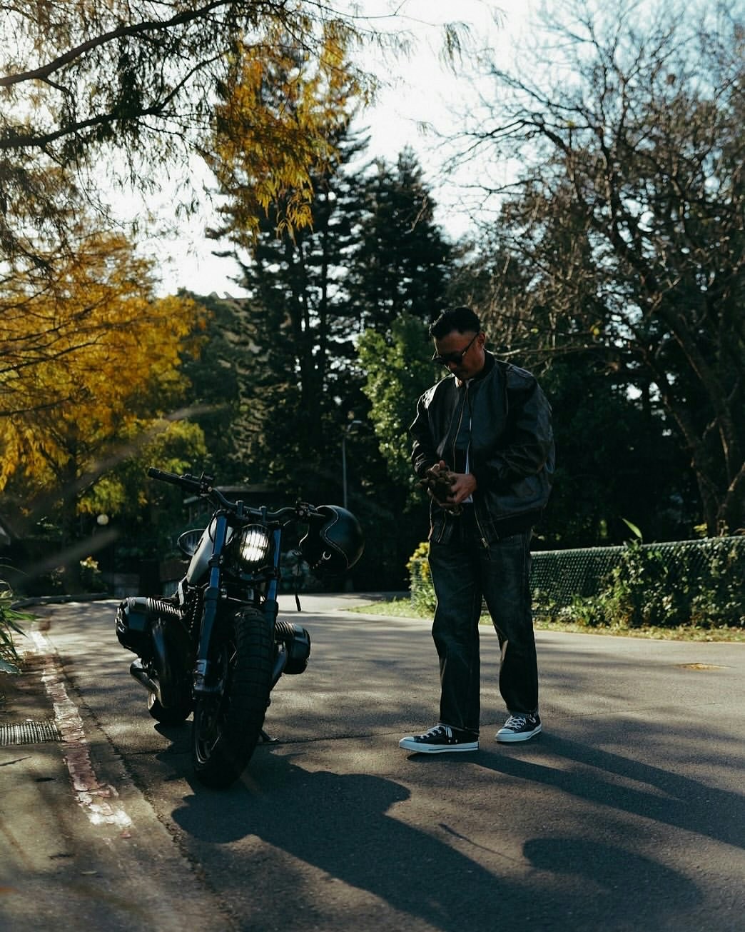「六叔」余文樂玩車。（ig@lok666）