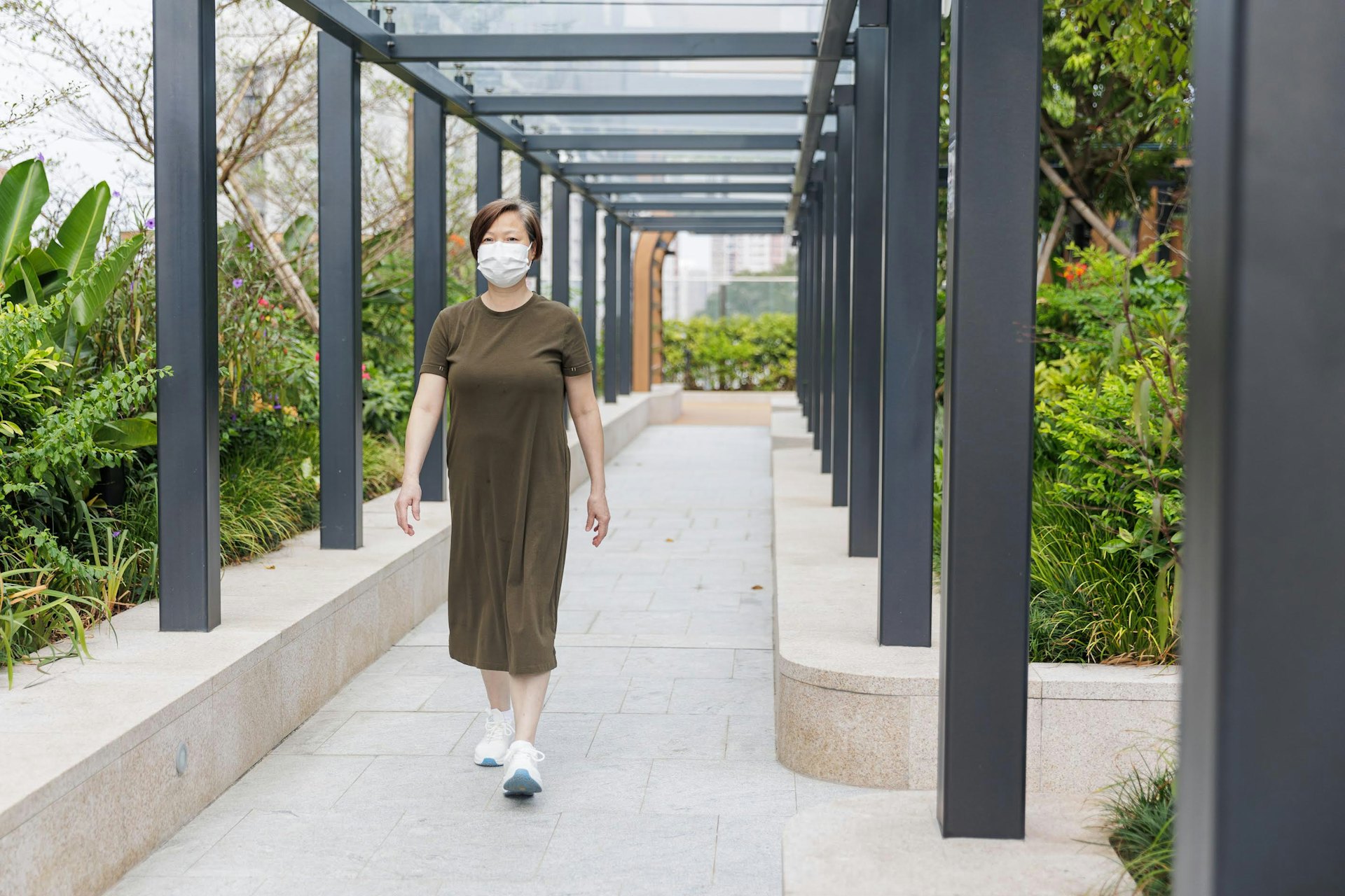林女士在手術後三個月已可以活動自如,她開心指現在「行得走得」,擺脫了痛症的伽鎖。 林女士在手術後三個月已可以活動自如,她開心指現在「行得走得」,擺脫了痛症的伽鎖。