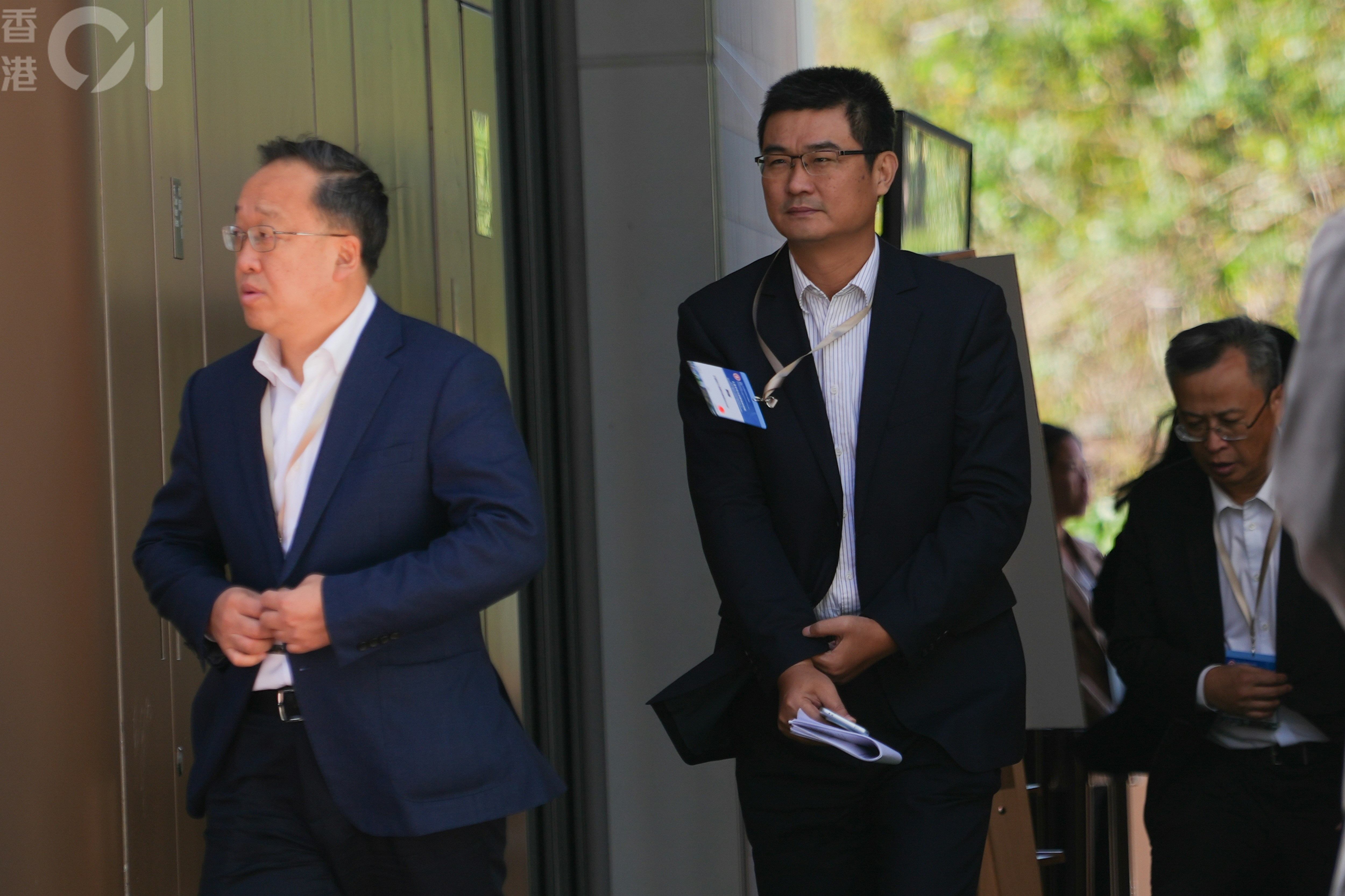 考察團由財政司司長陳茂波率領，財政司副司長黃偉綸、發展局局長甯漢豪及中聯辦主任鄭雁雄亦有出庸。發展商則包括信和集團副主席黃永光、遠東發展主席邱達昌、騰訊公共事務副總裁李子樹等，及其他央企和國企代表。（黃浩謙攝）