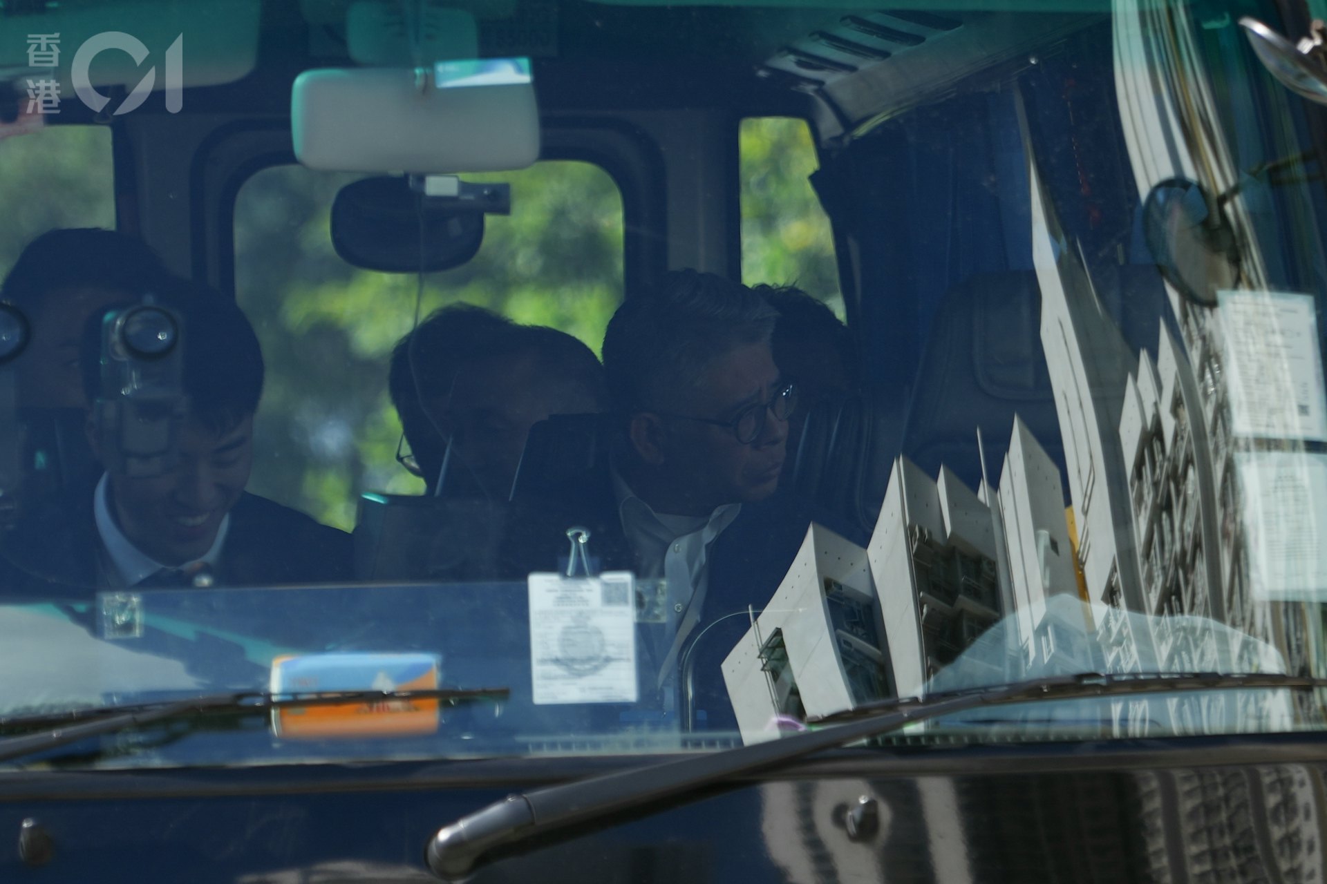 考察團於11時許到達洪水橋新發展區專用安置屋邨樂翹樓,聽取政府介紹發展區規劃及建設情況。(黃浩謙攝) 考察團於11時許到達洪水橋新發展區專用安置屋邨樂翹樓,聽取政府介紹發展區規劃及建設情況。(黃浩謙攝)