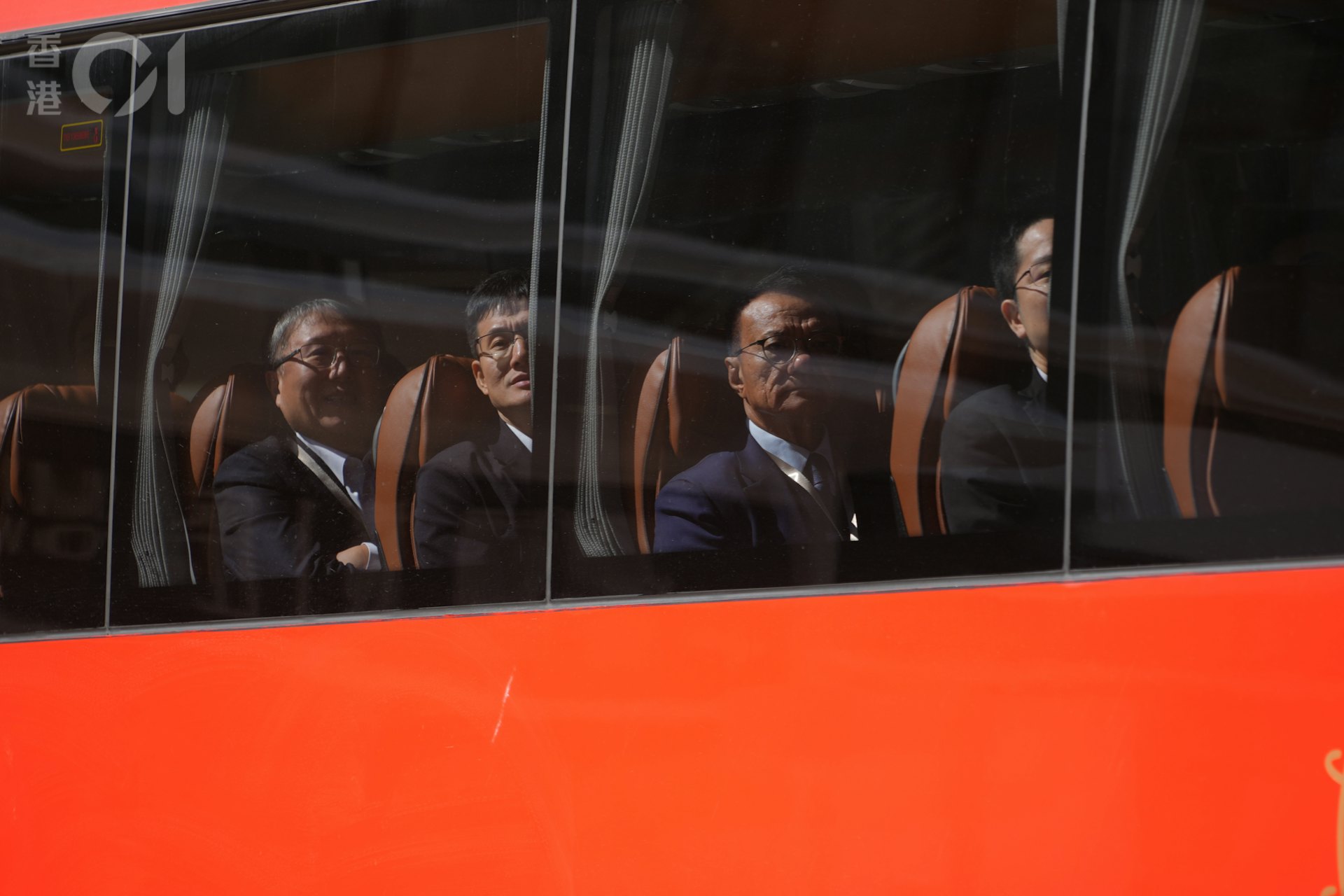 考察團於11時許到達洪水橋新發展區專用安置屋邨樂翹樓,聽取政府介紹發展區規劃及建設情況。(黃浩謙攝) 考察團於11時許到達洪水橋新發展區專用安置屋邨樂翹樓,聽取政府介紹發展區規劃及建設情況。(黃浩謙攝)