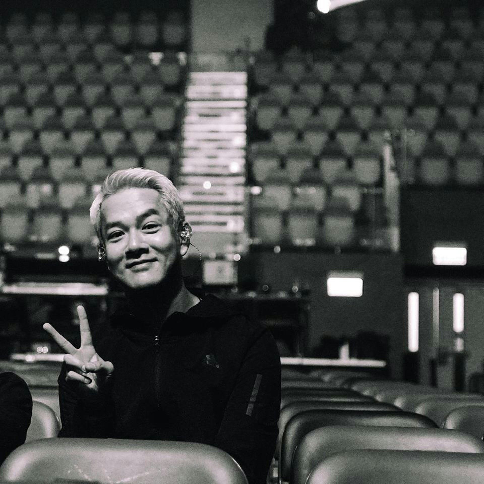 歌手藍奕邦明年1月初舉行的音樂會,距離公開演出約一個多月,主辦方於個人社交平台宣布,西九文化區取消其場地預訂。(藍奕邦Facebook圖片) 歌手藍奕邦明年1月初舉行的音樂會,距離公開演出約一個多月,主辦方於個人社交平台宣布,西九文化區取消其場地預訂。(藍奕邦Facebook圖片)