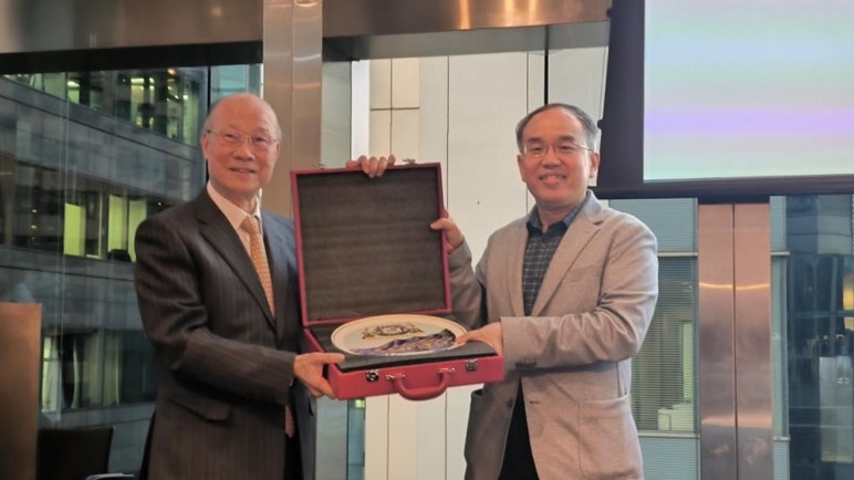許正宇獲葡萄牙香港工商會嘉許 表彰促進港葡雙邊經貿往來 許正宇獲葡萄牙香港工商會嘉許 表彰促進港葡雙邊經貿往來