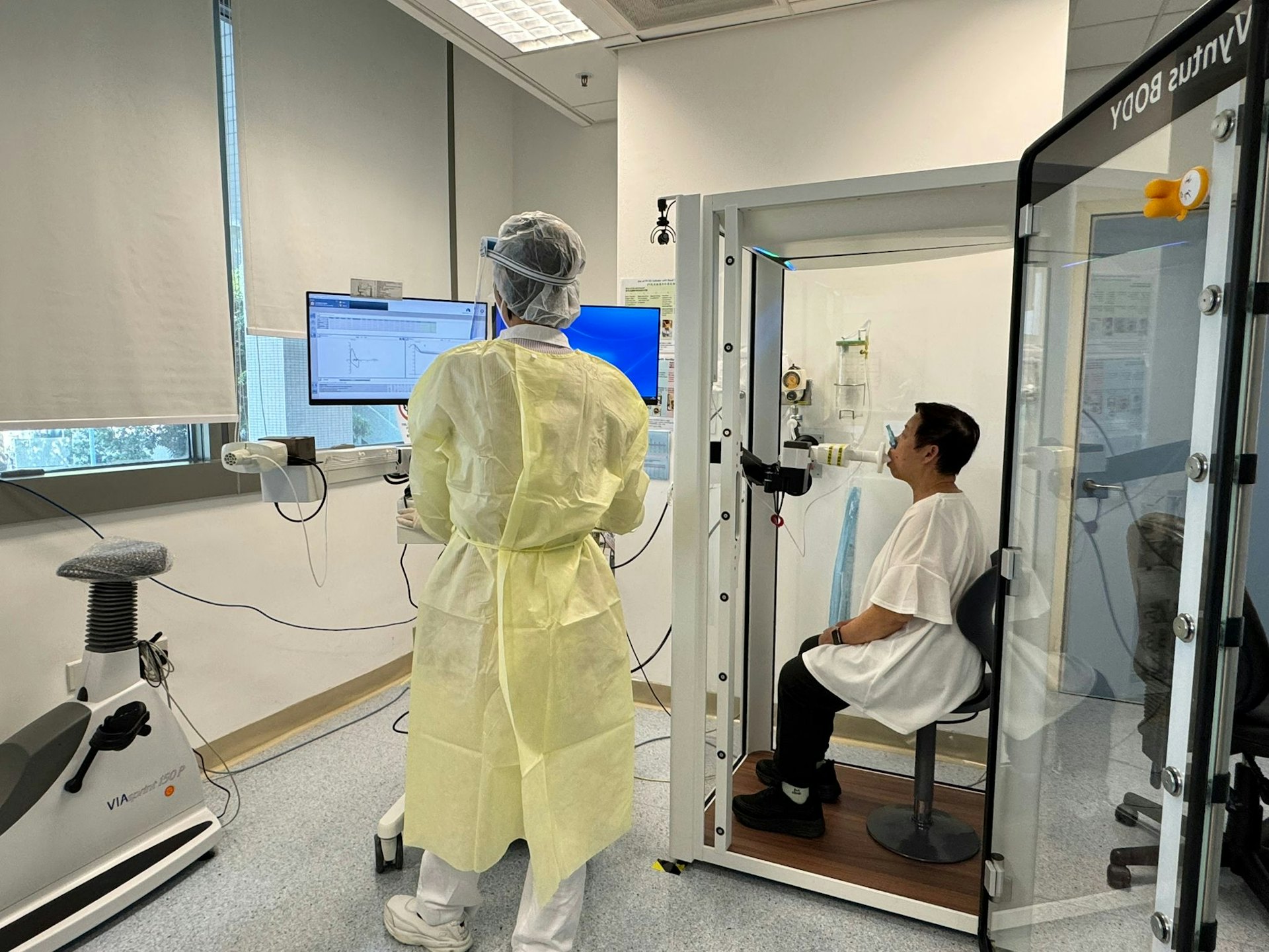 其中一種肺功能測試,為肺活量測試。(明愛醫院提供) 其中一種肺功能測試,為肺活量測試。(明愛醫院提供)