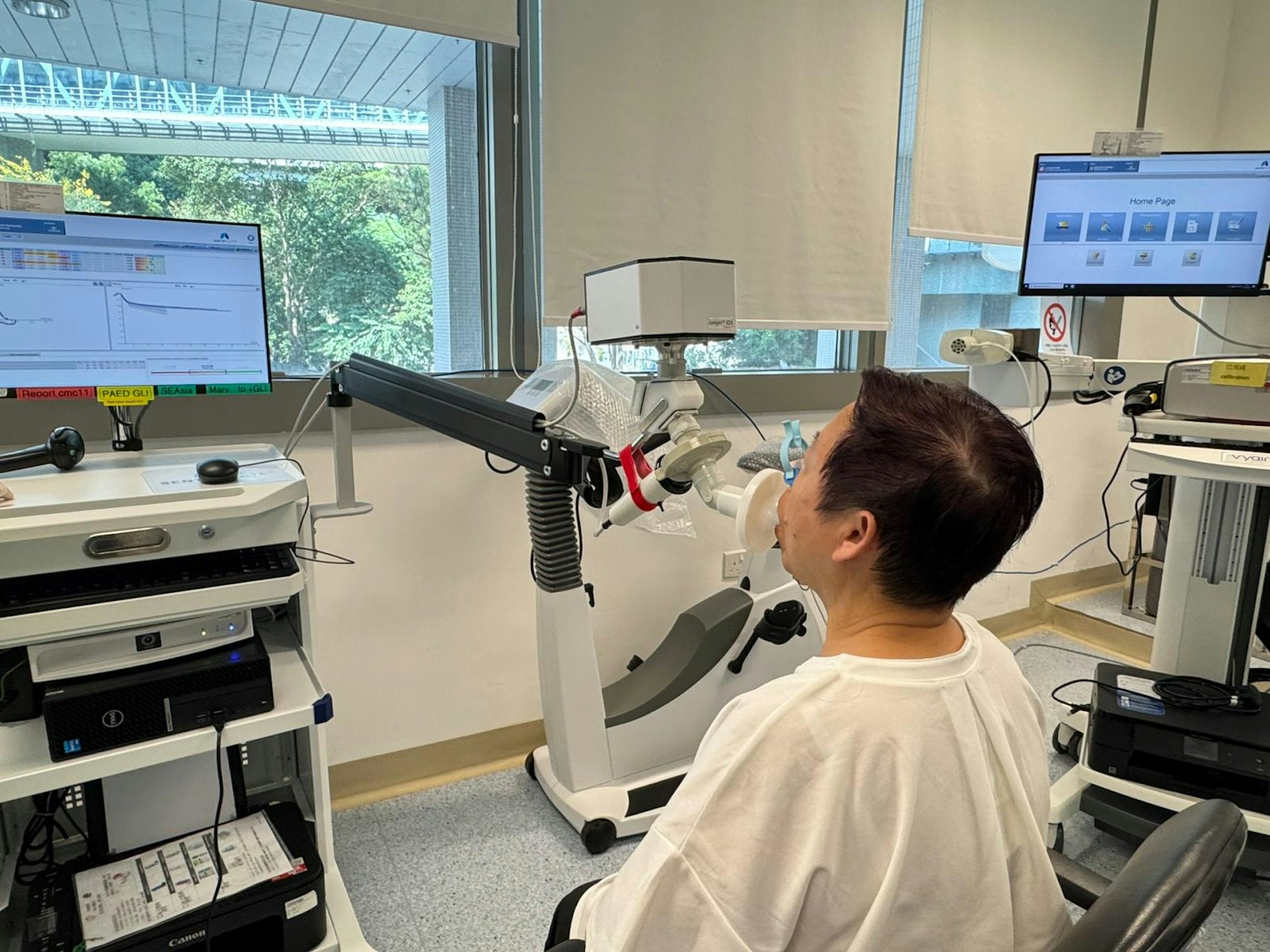 其中一種肺功能測試,為脈衝震盪測試。(明愛醫院提供) 其中一種肺功能測試,為脈衝震盪測試。(明愛醫院提供)