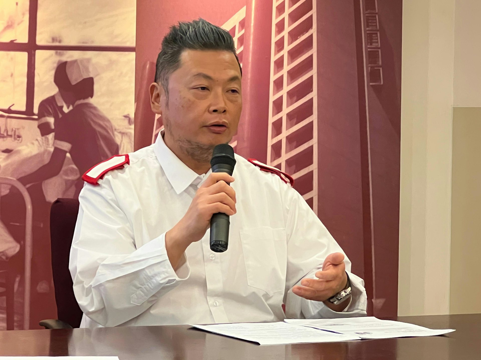 符銘明指,COPD嚴重患者須使用呼吸機。(明愛醫院提供) 符銘明指,COPD嚴重患者須使用呼吸機。(明愛醫院提供)