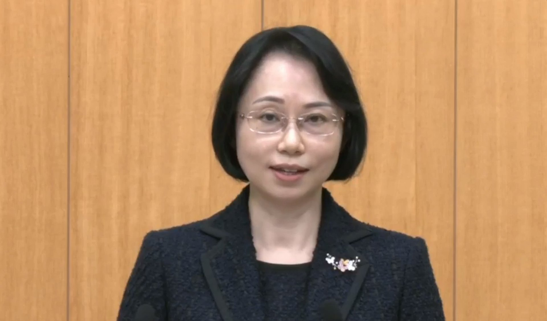 12月1日,澳門候任行政長官岑浩輝率領候任主要官員和檢察長,在政府總部舉行記者會,圖為社會文化司司長柯嵐。(澳廣視) 12月1日,澳門候任行政長官岑浩輝率領候任主要官員和檢察長,在政府總部舉行記者會,圖為社會文化司司長柯嵐。(澳廣視)