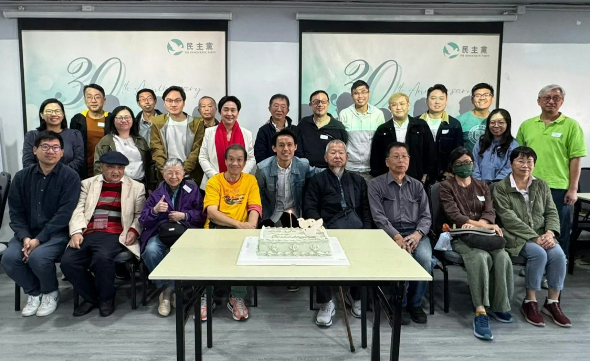 12月1日,民主黨舉行第16屆中央委員會及紀律委員會換屆選舉,圖中包括連任主席的羅健熙、前主席劉慧卿等。(民主黨) 12月1日,民主黨舉行第16屆中央委員會及紀律委員會換屆選舉,圖中包括連任主席的羅健熙、前主席劉慧卿等。(民主黨)