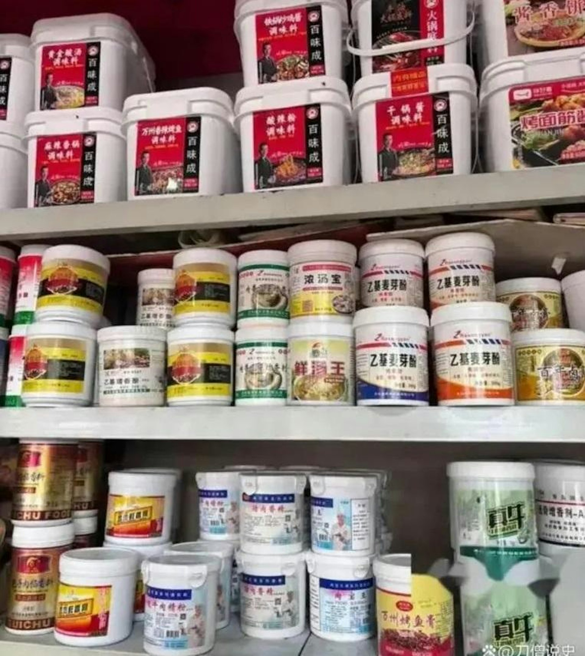 有內地網友曬出麻辣燙的湯底原料表,全都是化學原料。(微博截圖) 有內地網友曬出麻辣燙的湯底原料表,全都是化學原料。(微博截圖)
