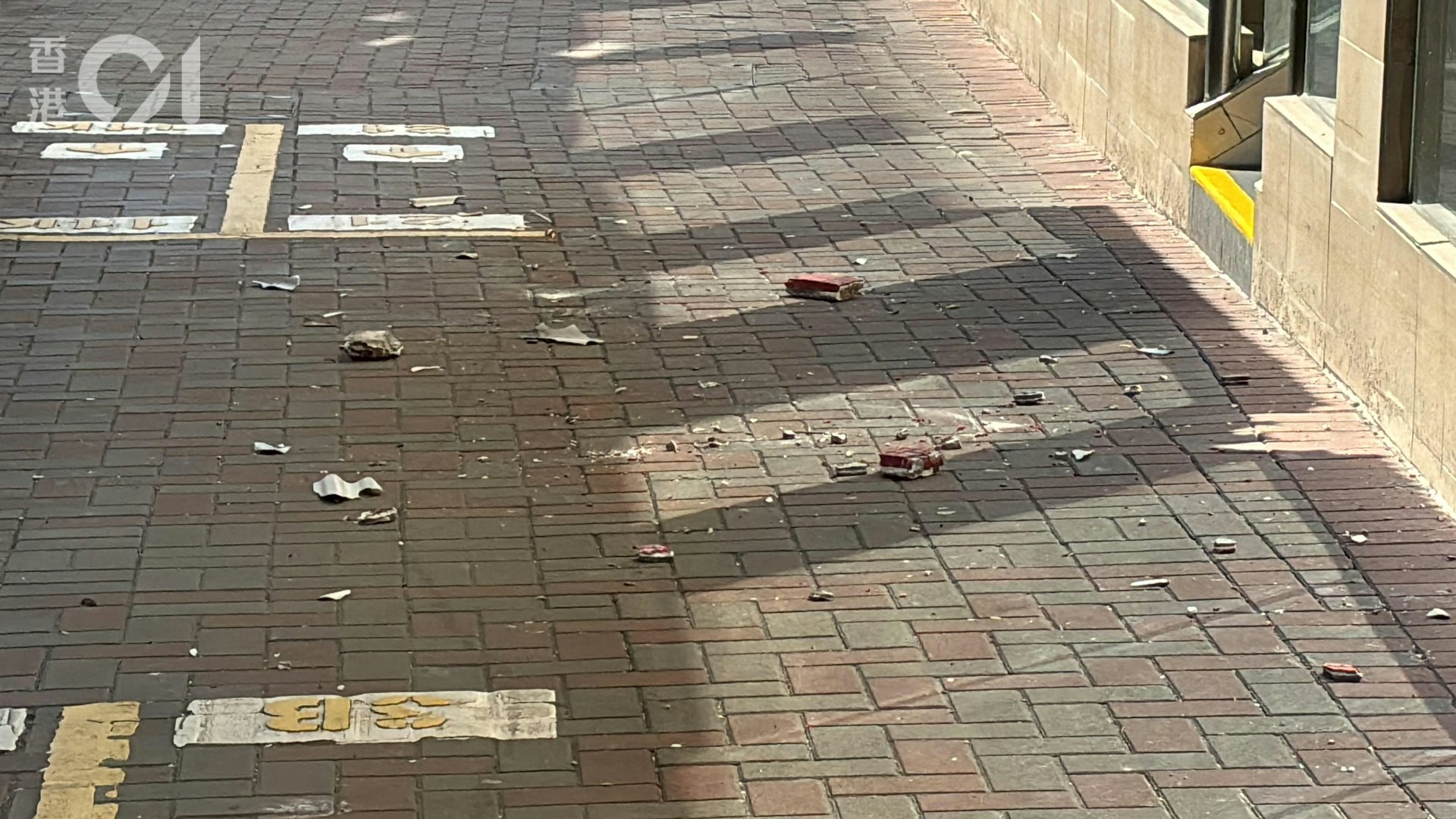 涉事石屎面積約30厘米X50厘米。(馬耀文攝) 涉事石屎面積約30厘米X50厘米。(馬耀文攝)