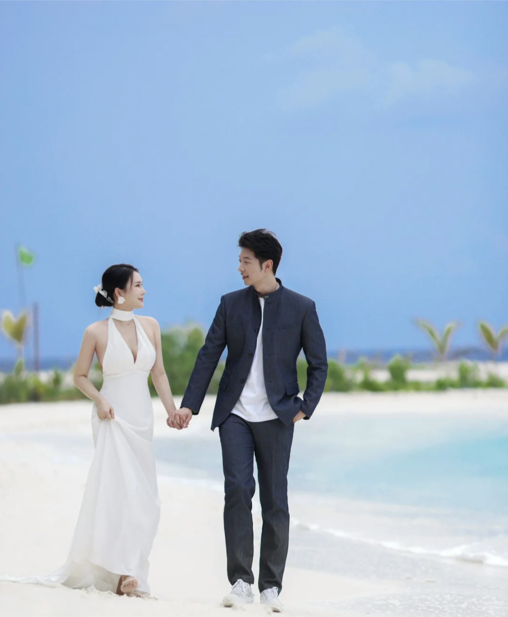 二人亦有拖手漫步沙灘,幸福浪漫。(小紅書@高鈞賢) 二人亦有拖手漫步沙灘,幸福浪漫。(小紅書@高鈞賢)