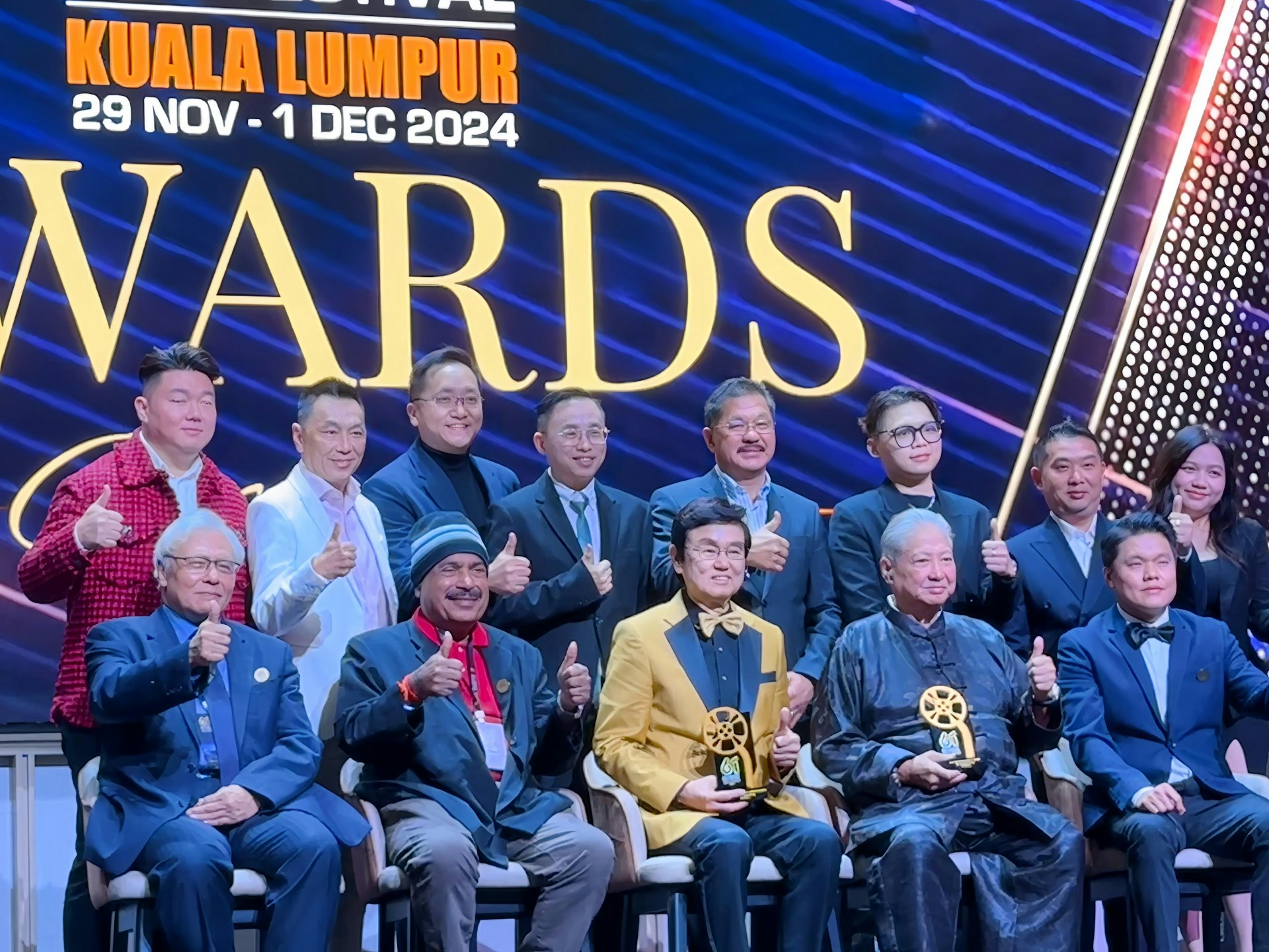 黃百鳴得獎後於台上發表感言,謙稱自己的電影作品尚算中規中矩。(電影公司提供) 黃百鳴得獎後於台上發表感言,謙稱自己的電影作品尚算中規中矩。(電影公司提供)