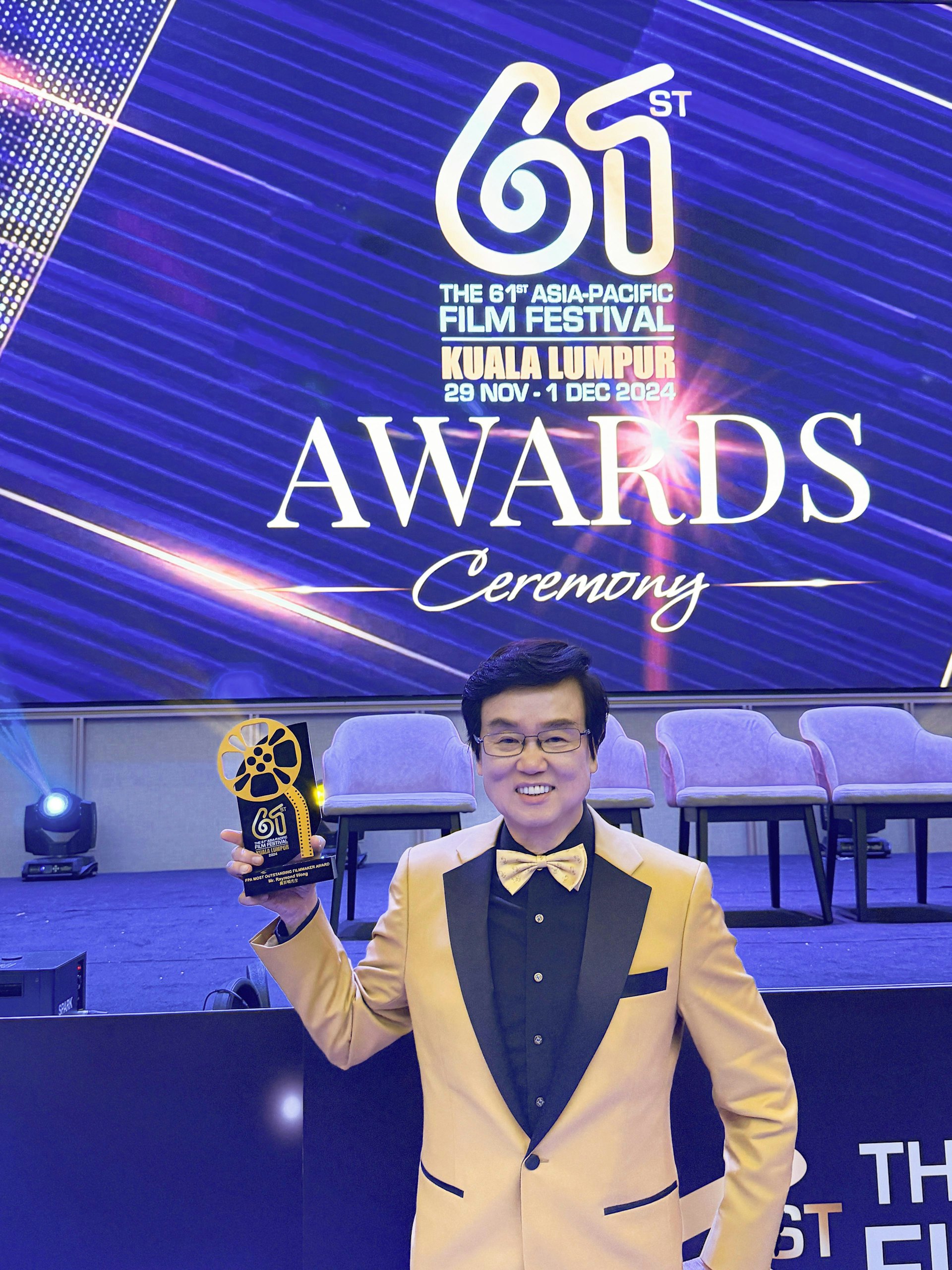 黃百鳴謙稱自己未到80歲仍有進步空間。(電影公司提供) 黃百鳴謙稱自己未到80歲仍有進步空間。(電影公司提供)