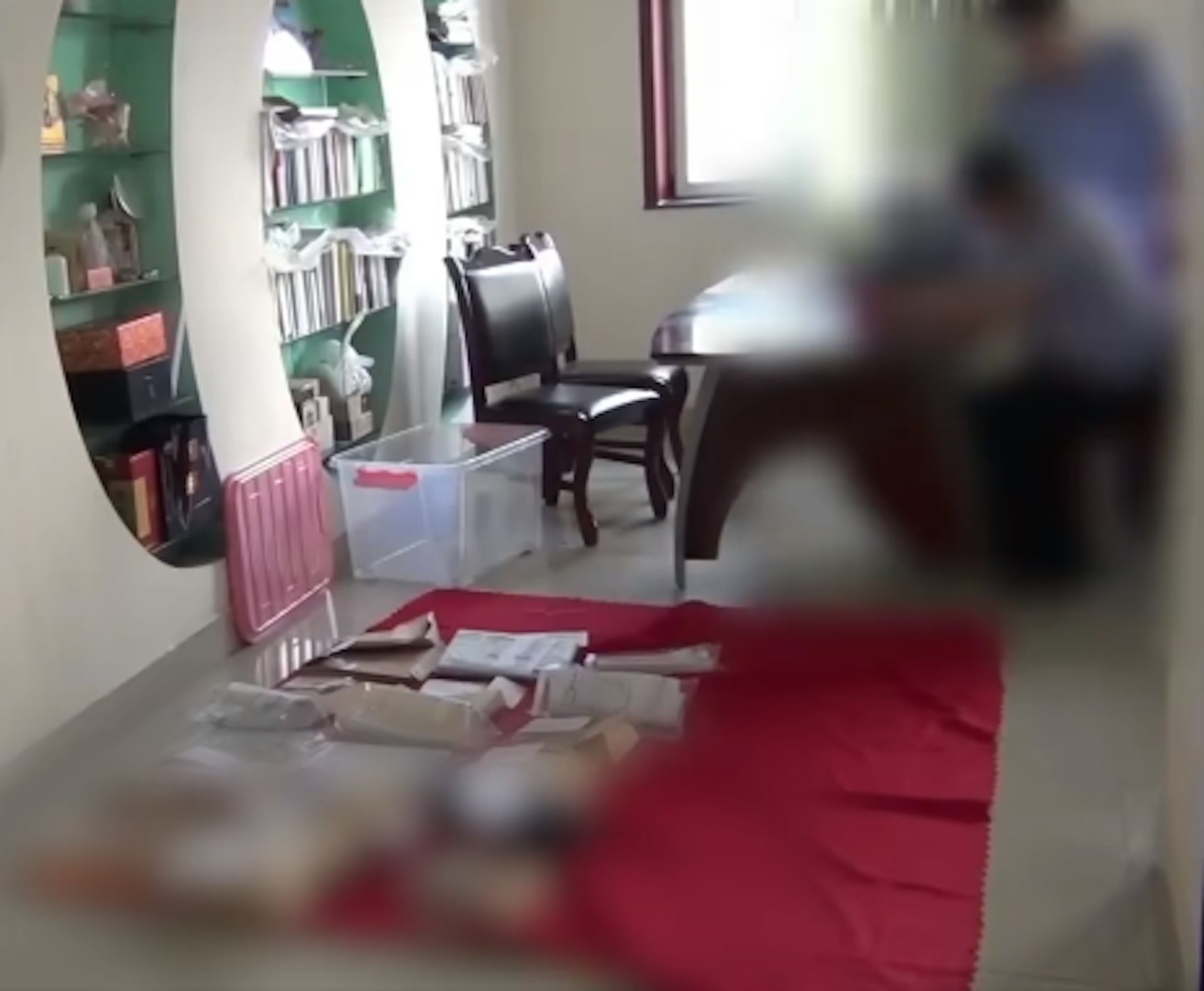 為獲得他國綠卡,一名男子在移民材料中主動向他國移民機構提供國家機密。(新京報) 為獲得他國綠卡,一名男子在移民材料中主動向他國移民機構提供國家機密。(新京報)