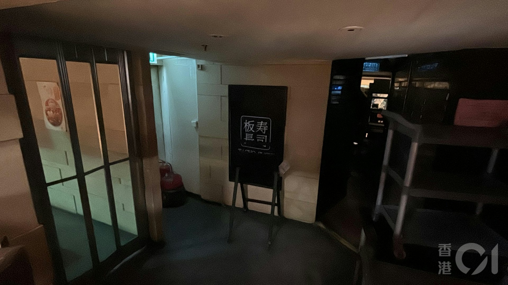 板長壽司位於銅鑼灣東角LAFORET的最後分店在12月2日未有營業,人去樓空。據同場其他店舖員工稱,該店數日前已結業。(陳浩然攝) 板長壽司位於銅鑼灣東角LAFORET的最後分店在12月2日未有營業,人去樓空。據同場其他店舖員工稱,該店數日前已結業。(陳浩然攝)